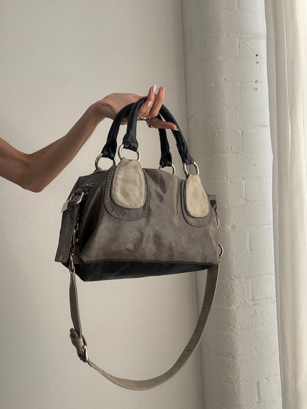 Vintage Y2K Guess Leather Shoulder Bag – Black & Cream Lace-Up Satchel with Crossbody Strap