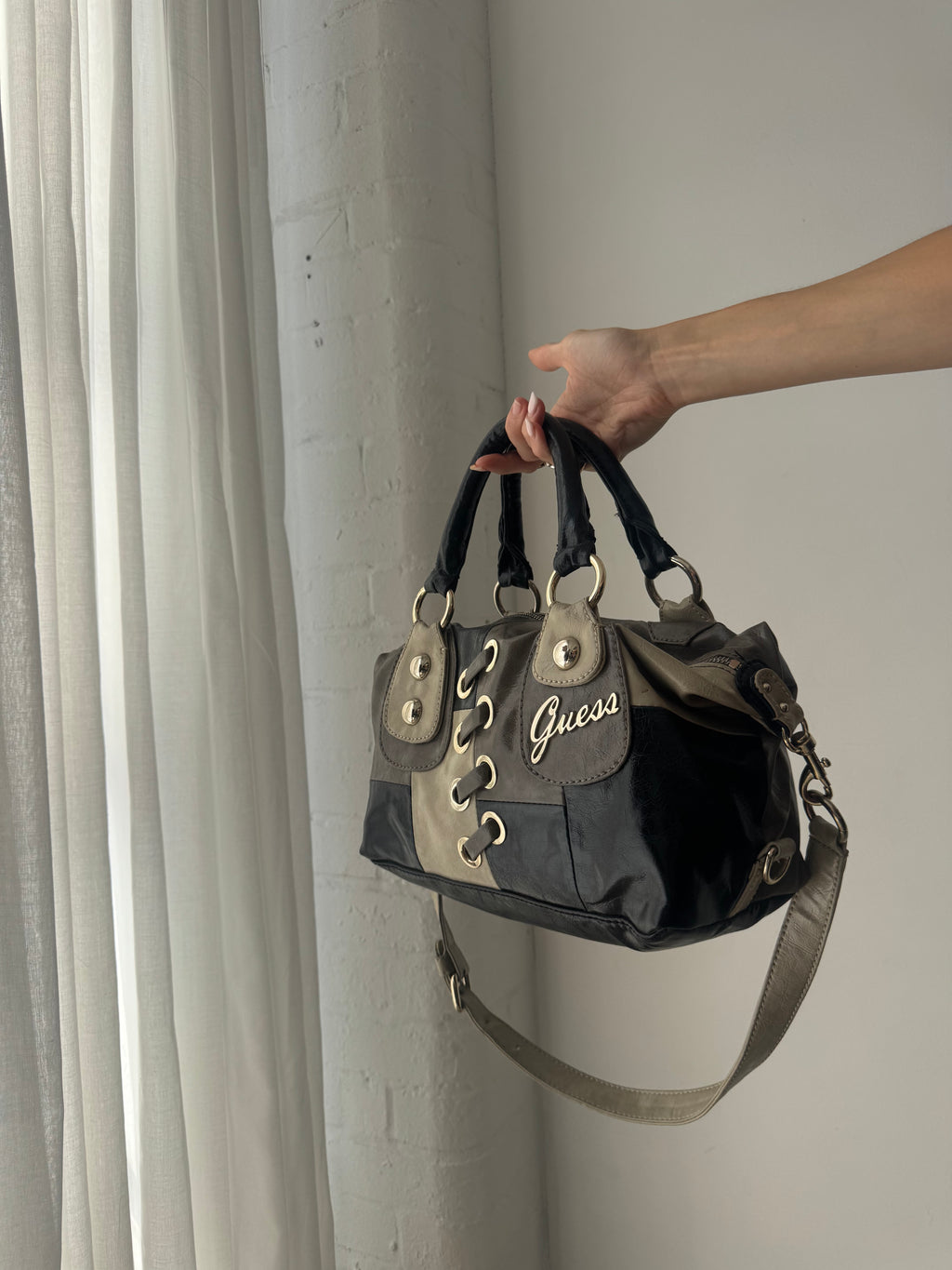 Vintage Y2K Guess Leather Shoulder Bag – Black & Cream Lace-Up Satchel with Crossbody Strap