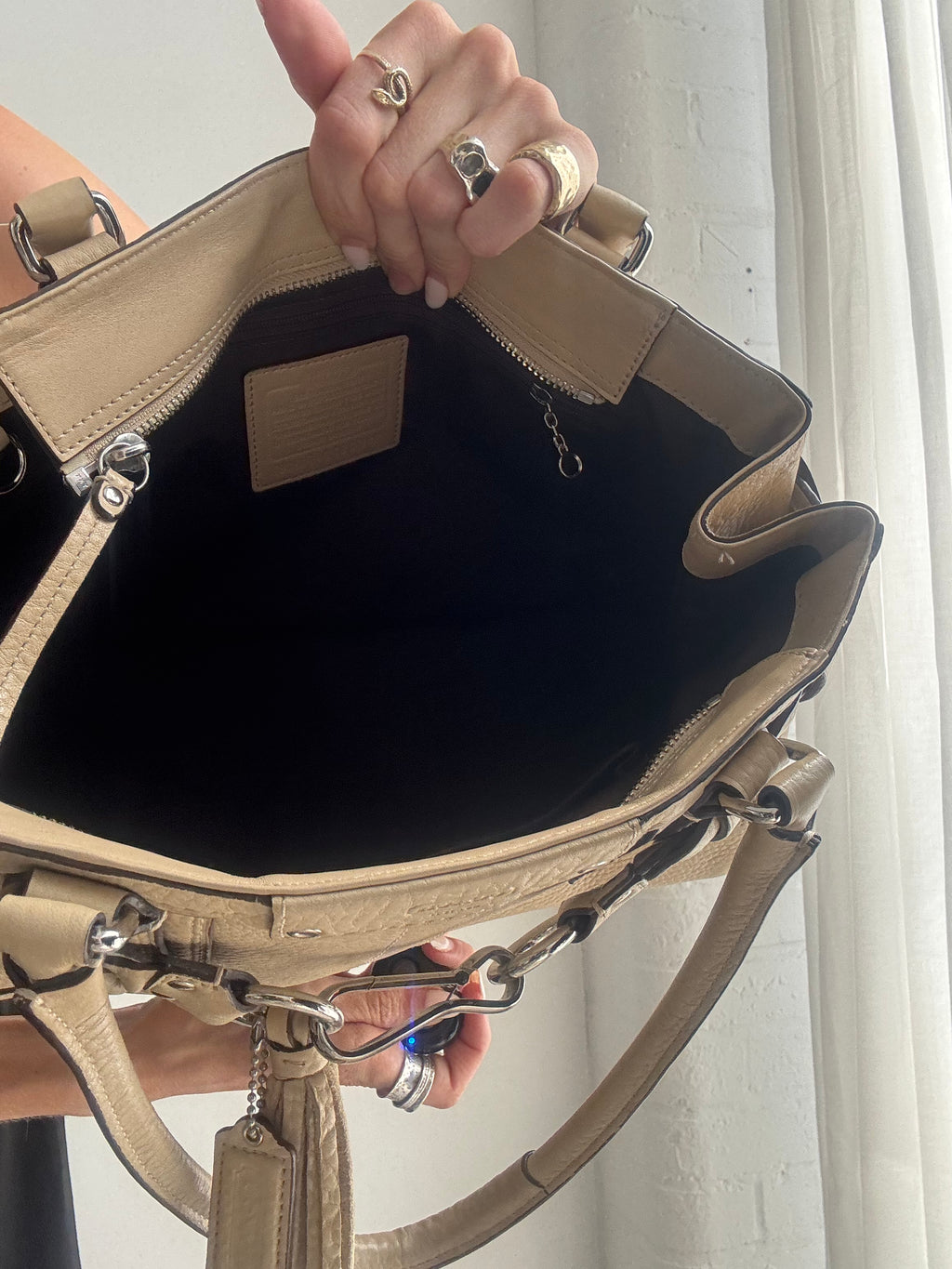 Vintage Y2K Coach Hamptons Leather Shoulder Bag – Beige Buckle Satchel Handbag