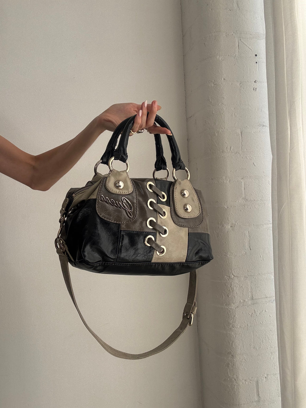 Vintage Y2K Guess Leather Shoulder Bag – Black & Cream Lace-Up Satchel with Crossbody Strap
