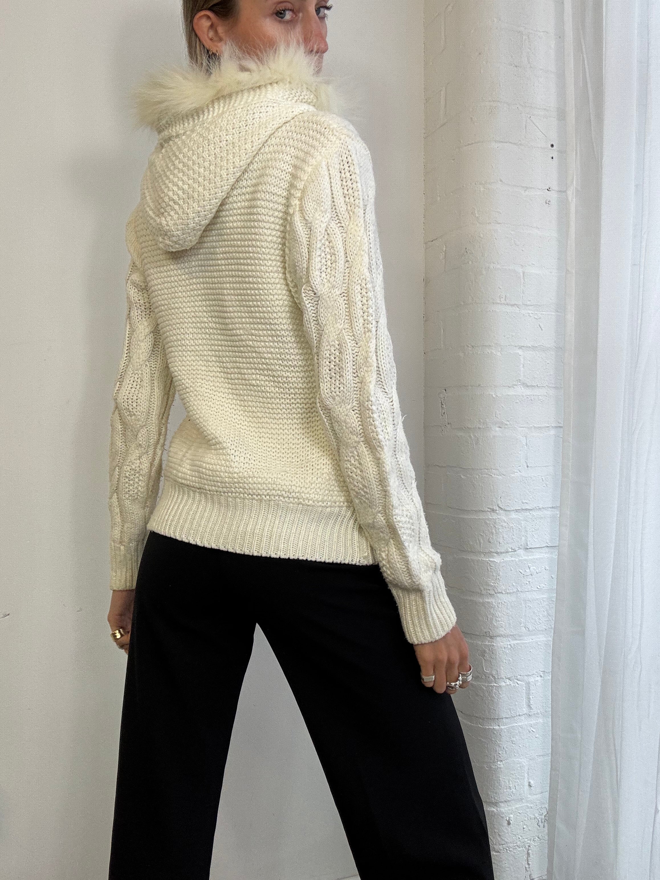 Vintage Y2K cable knit hooded jumper faux fur trim