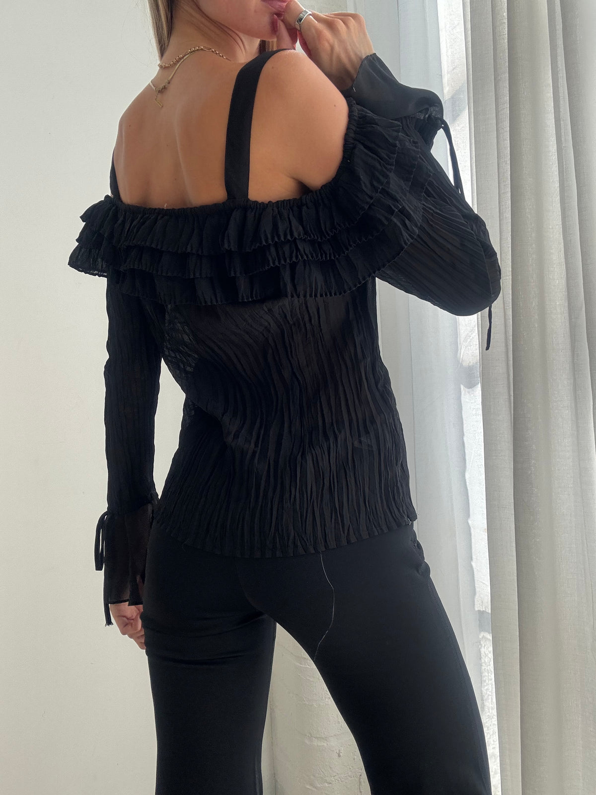 Vintage Y2K Black Off Shoulder Ruffle Long Sleeve Top - Size M/L