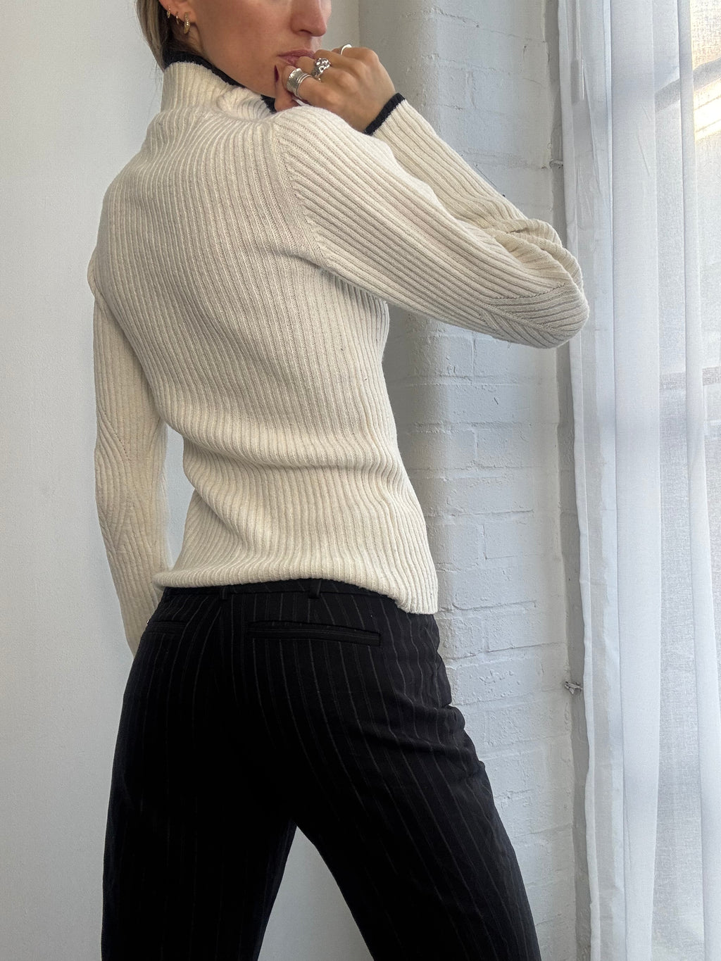 Vintage Y2K white ribbed knit polo neck jumper