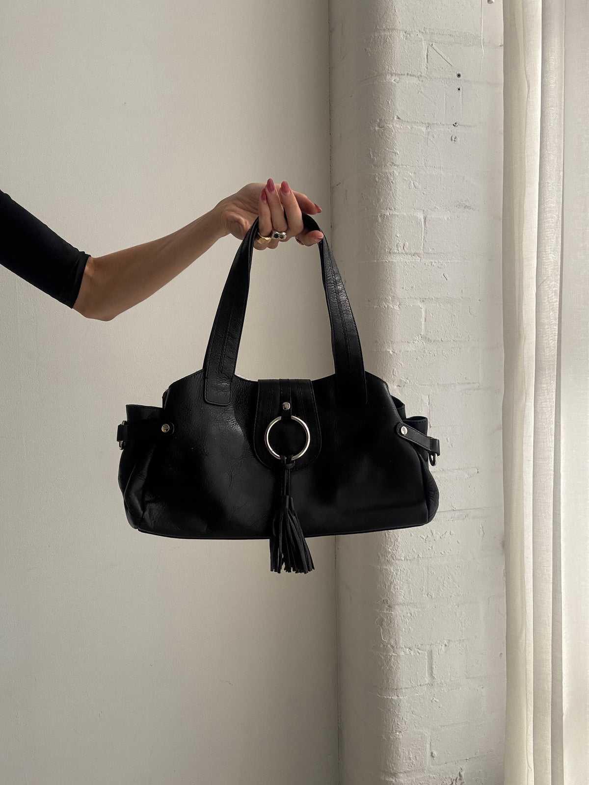 Vintage Y2K Black Leather Shoulder Bag with O-Ring Detail & Tassel