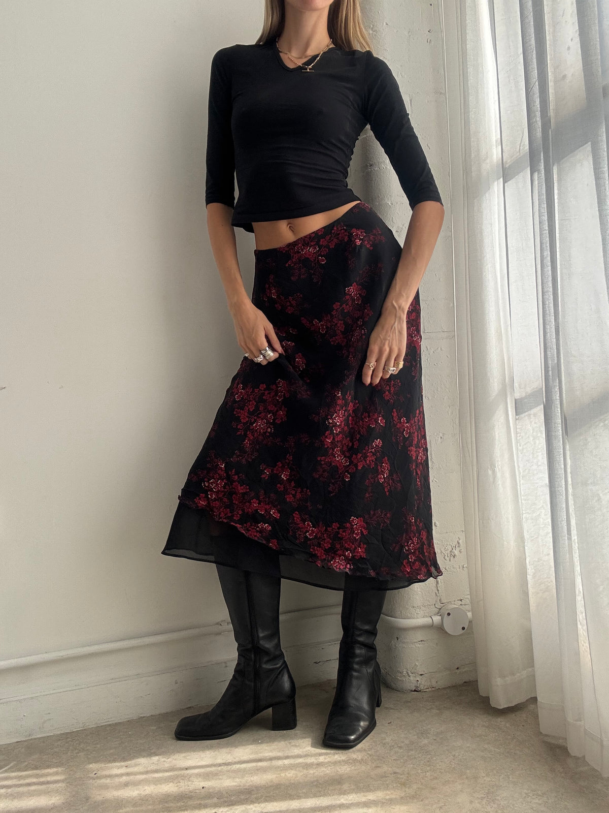 Vintage Y2K Black & Red Floral Midi Skirt - Size XS