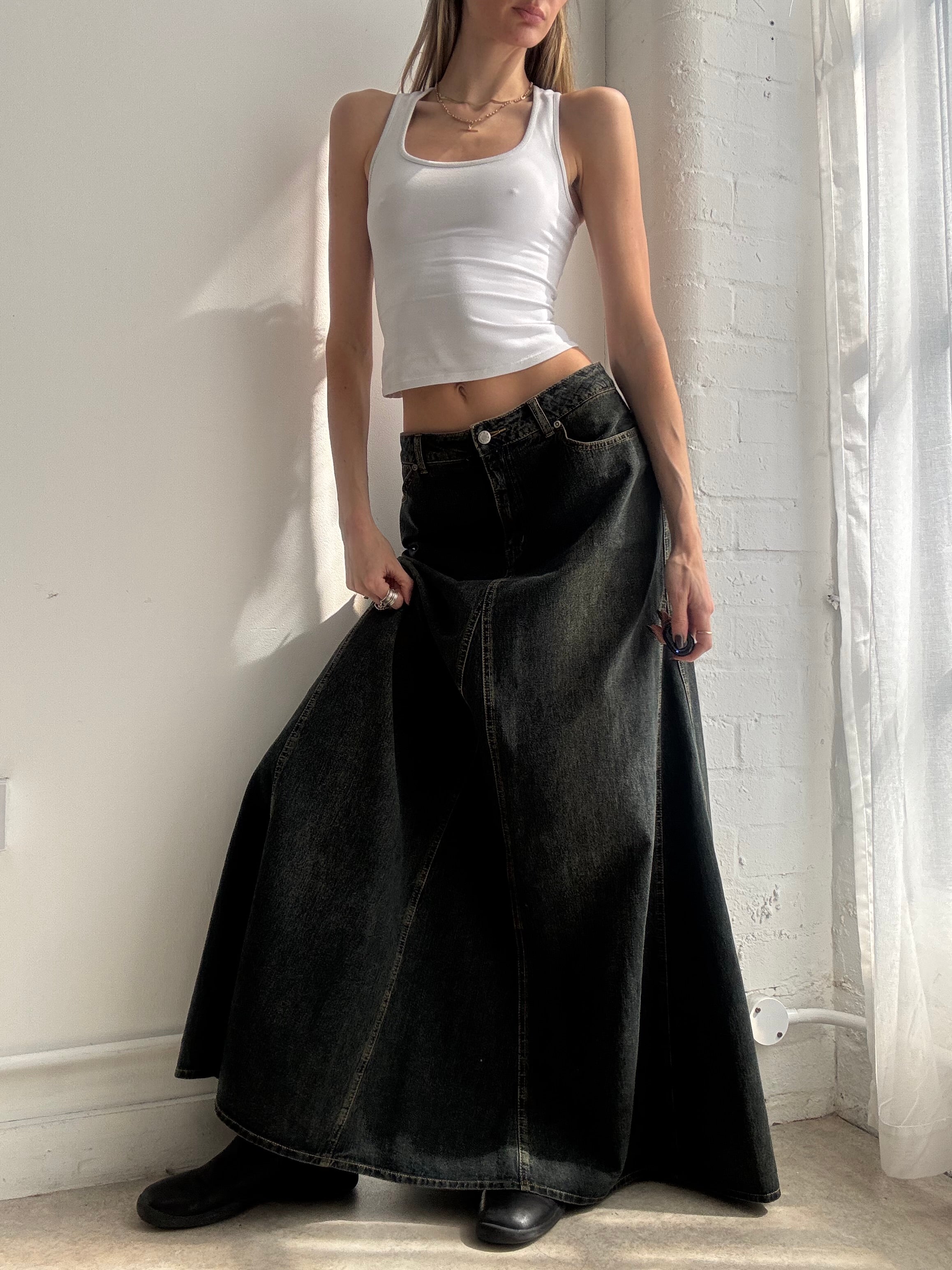 Vintage Y2K dark wash denim maxi skirt - Size M