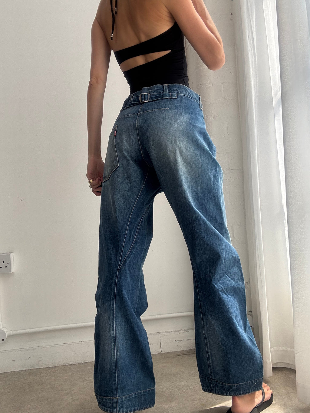 Vintage Y2K Low Rise Levi's Engineered Buckle Back Wide Leg Jeans – Distressed Blue Denim - Size S/M