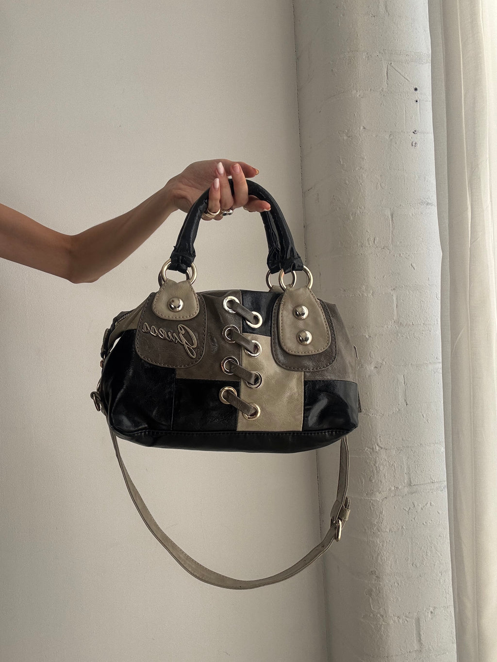Vintage Y2K Guess Leather Shoulder Bag – Black & Cream Lace-Up Satchel with Crossbody Strap
