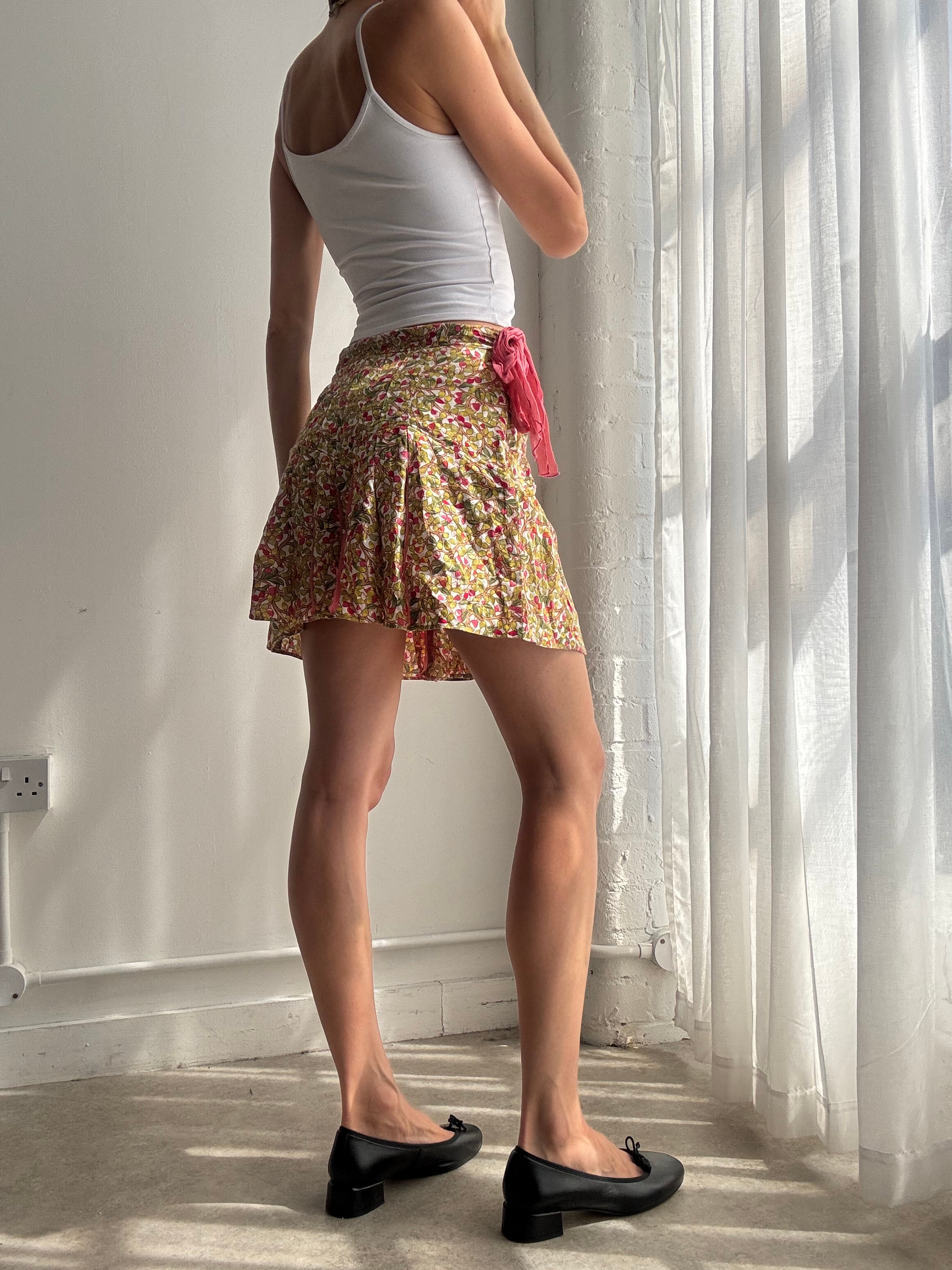 Vintage Y2K floral pleated mini skirt - size XS
