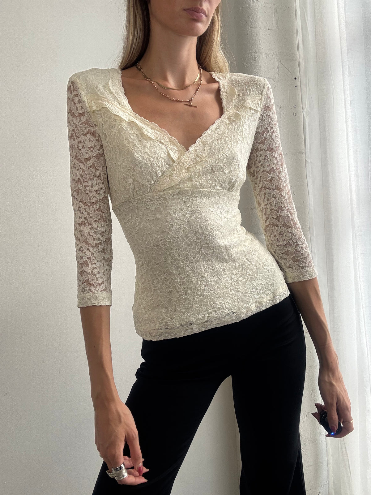 Vintage Y2K Ivory Lace V Neck Long Sleeve Top - Size M