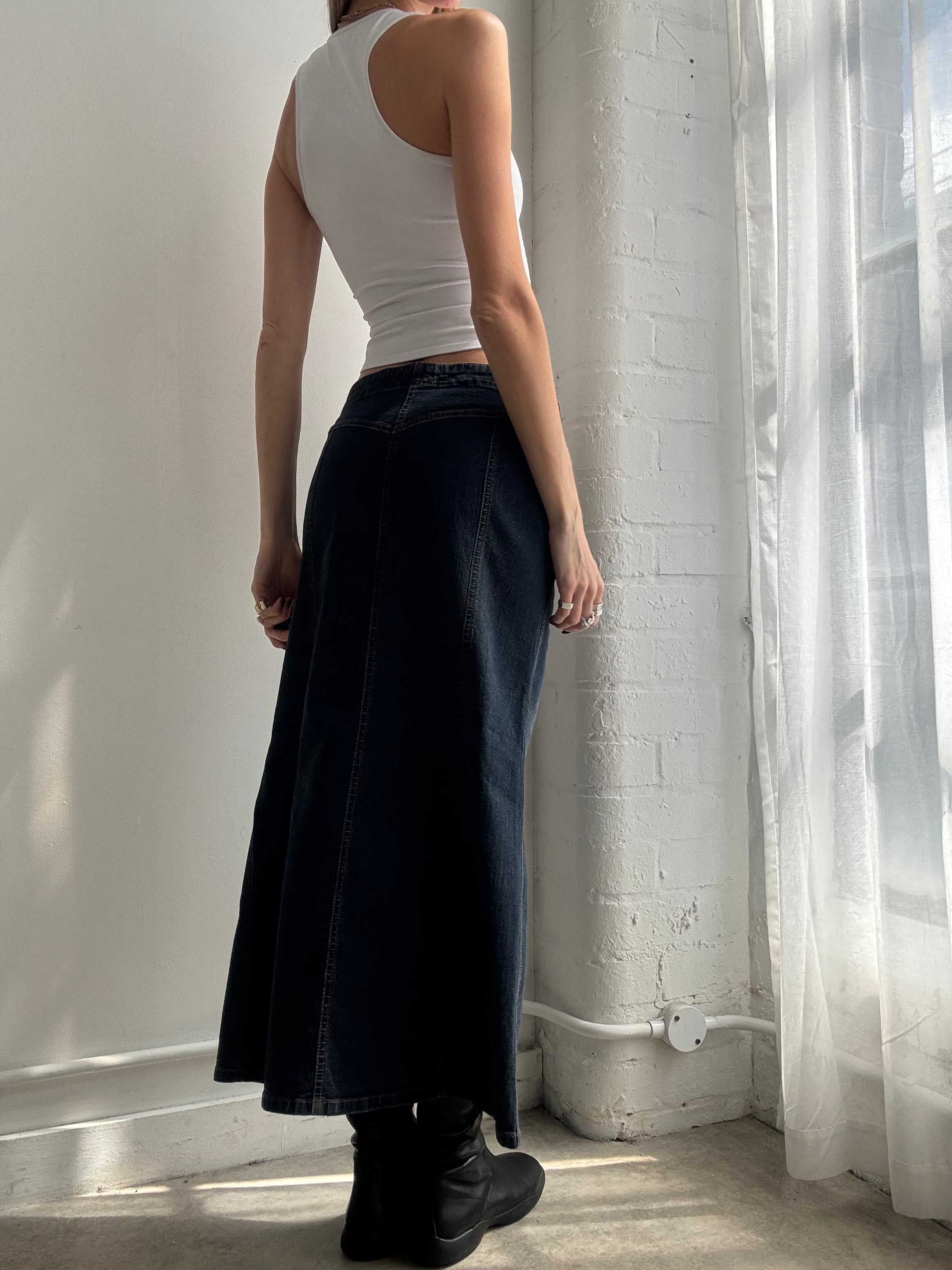 Vintage Y2K dark wash denim maxi skirt - Size M