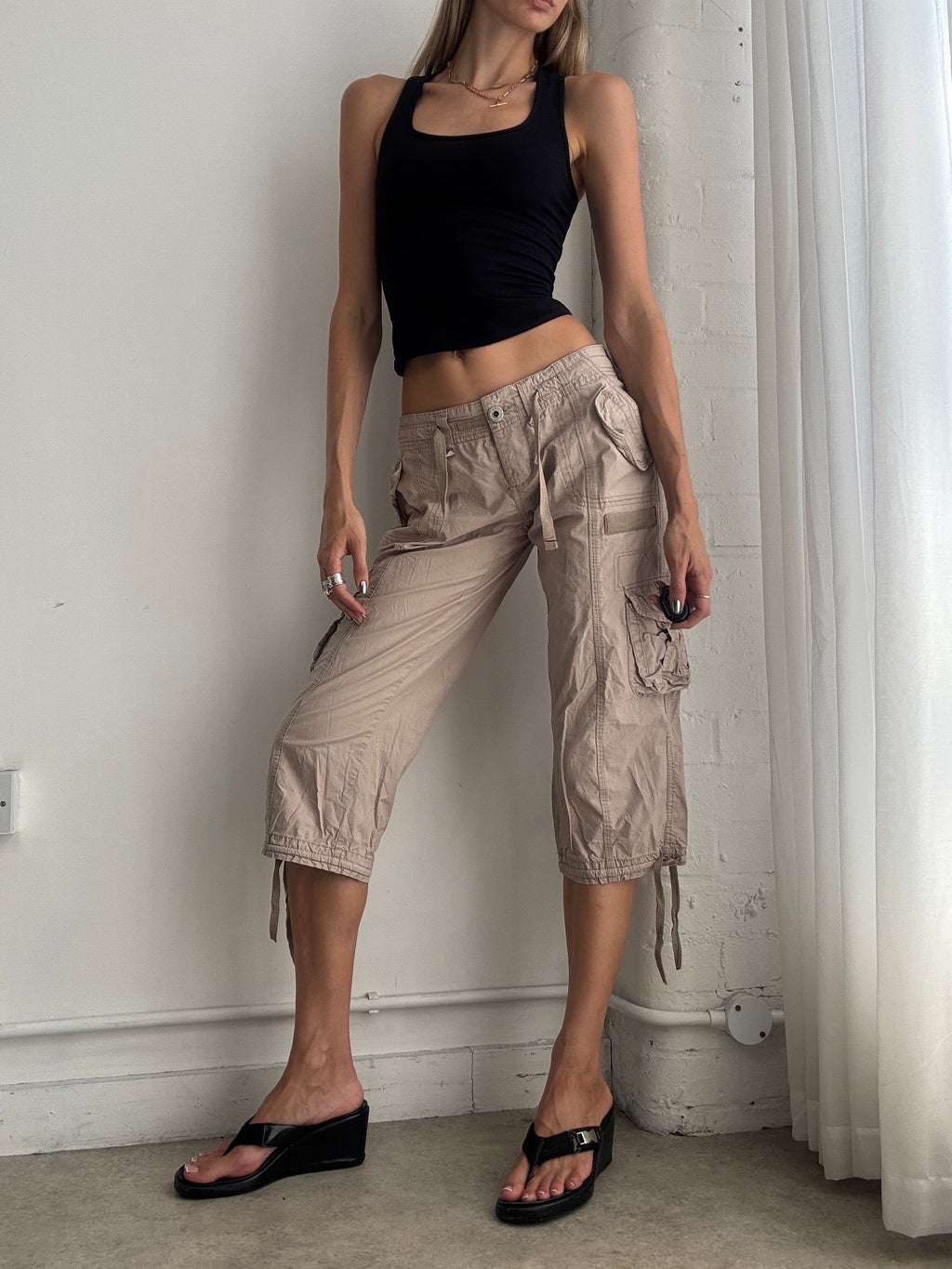 Vintage Y2K Beige Cargo Capri Trousers – Low Rise Utility Crop Pants - Size M