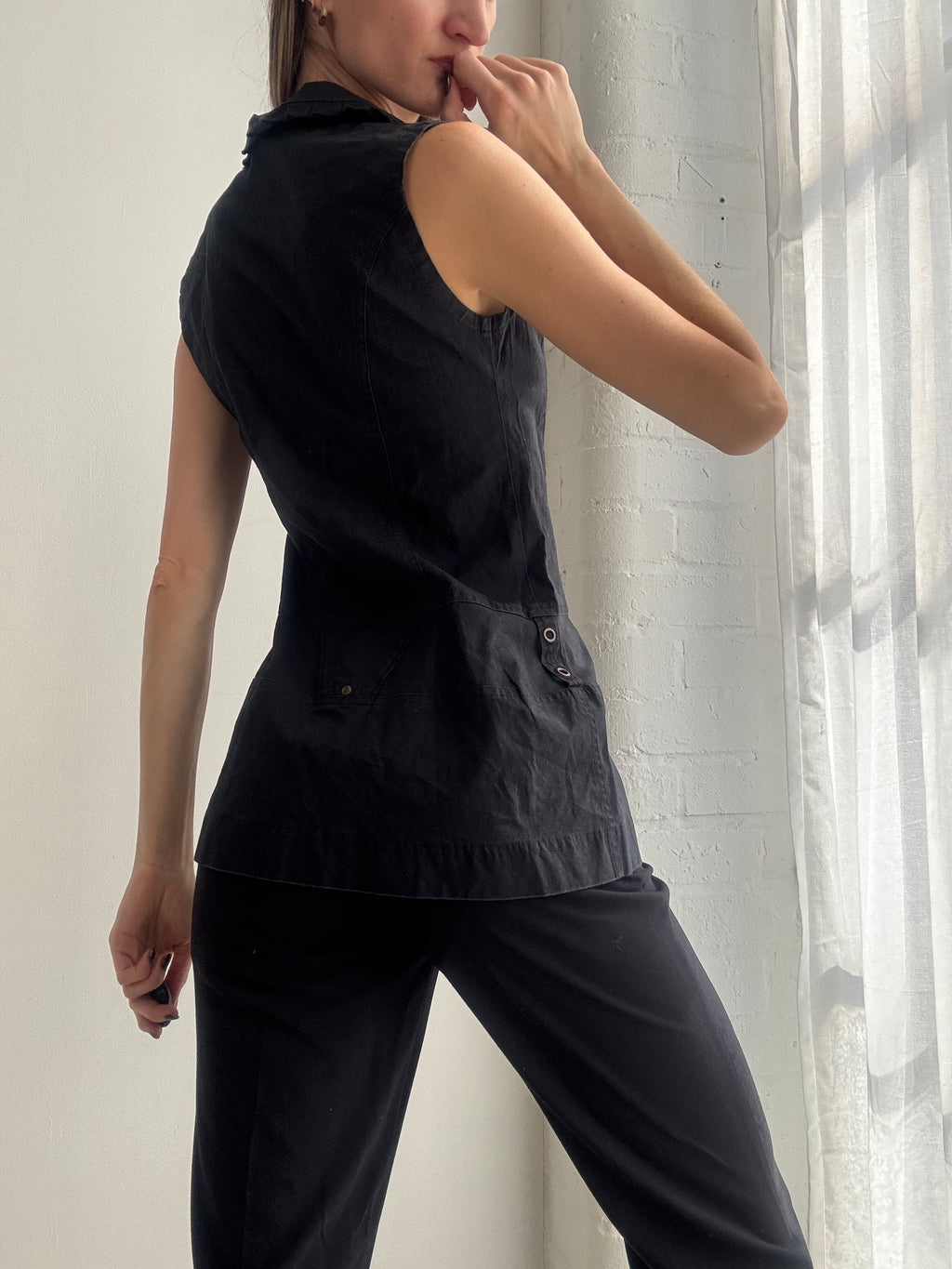 Vintage Y2K black structured sleeveless zip top