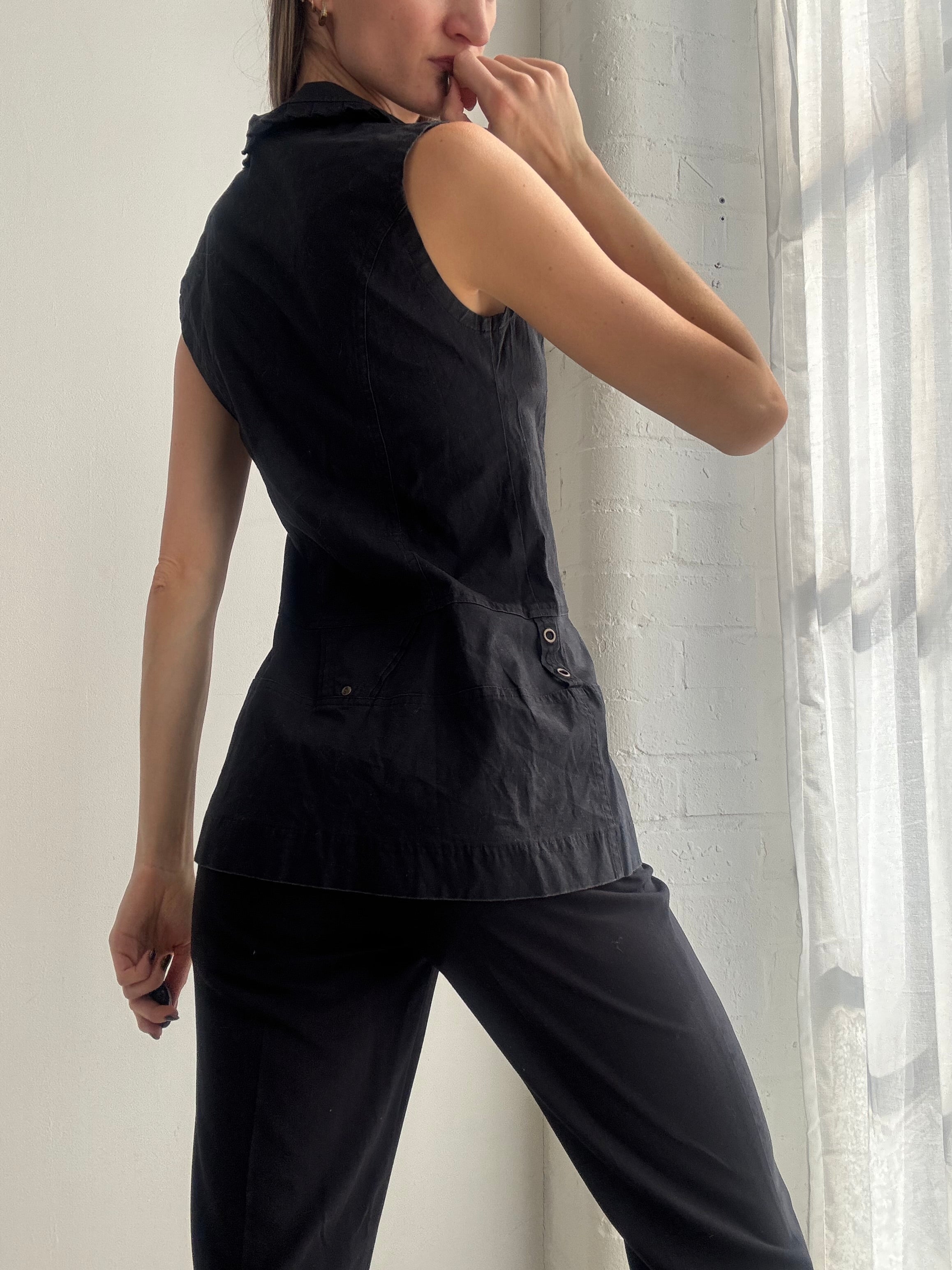 Vintage Y2K black structured sleeveless zip top