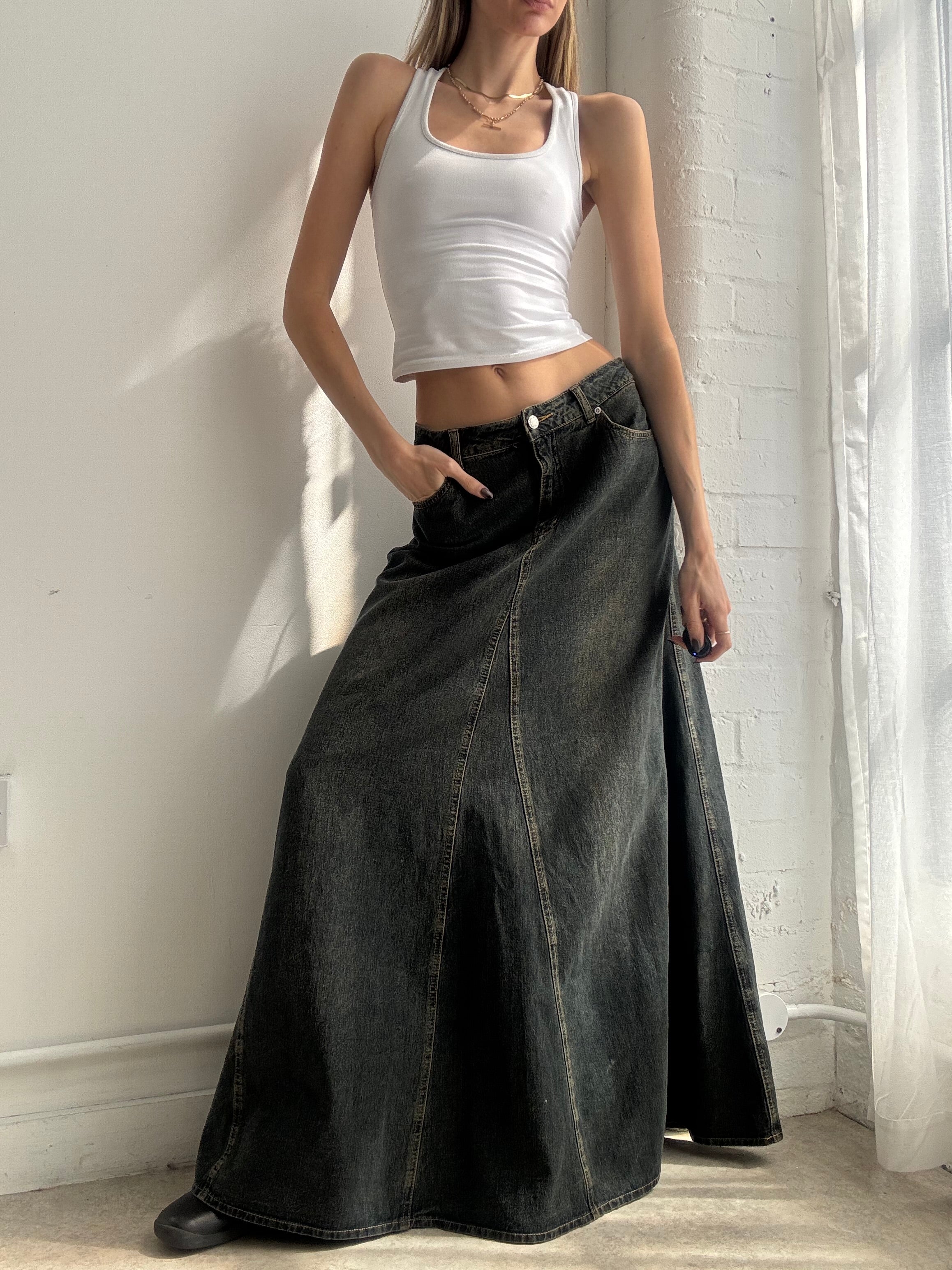 Vintage Y2K dark wash denim maxi skirt - Size M
