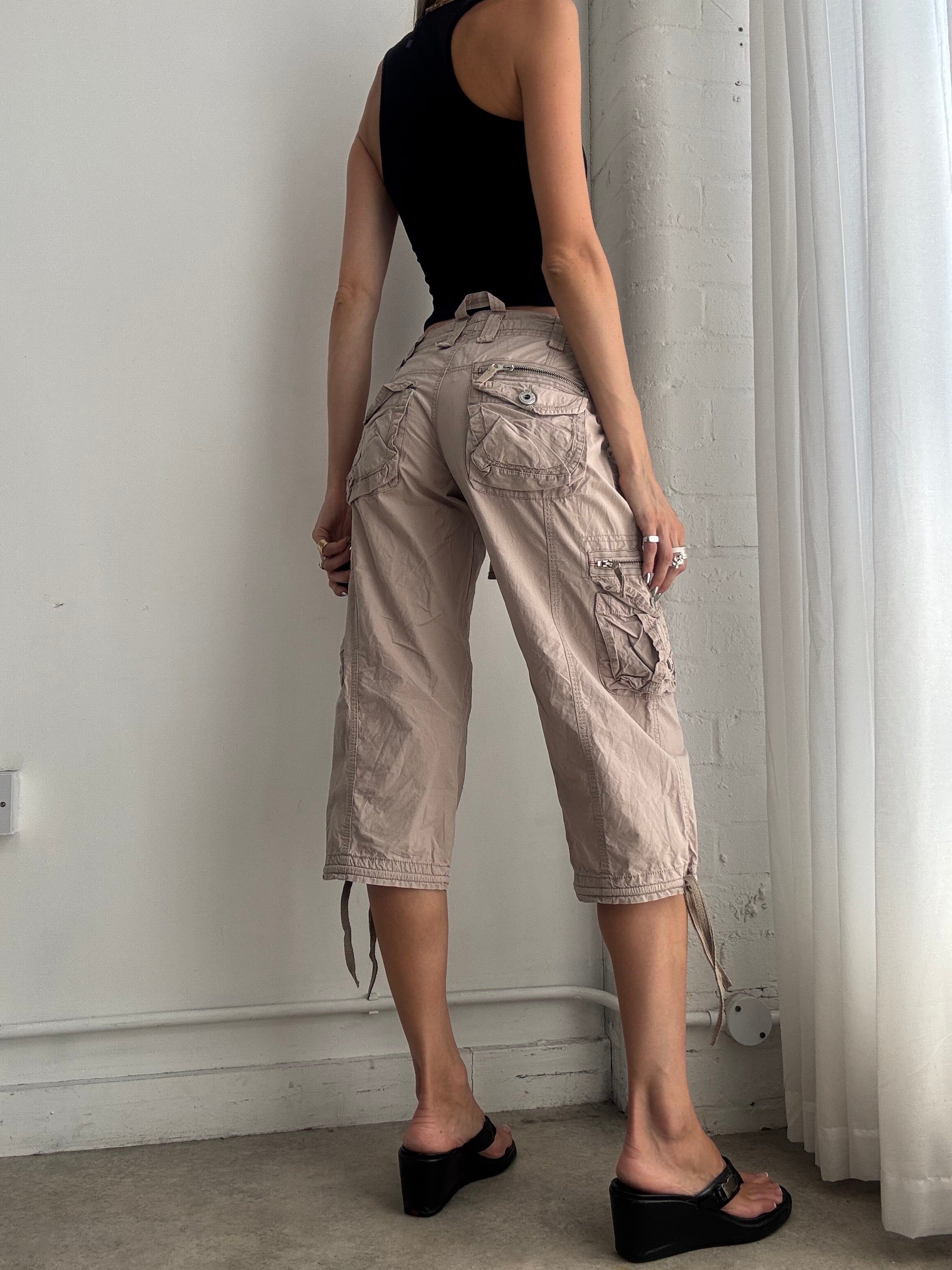 Vintage Y2K Beige Cargo Capri Trousers – Low Rise Utility Crop Pants - Size M