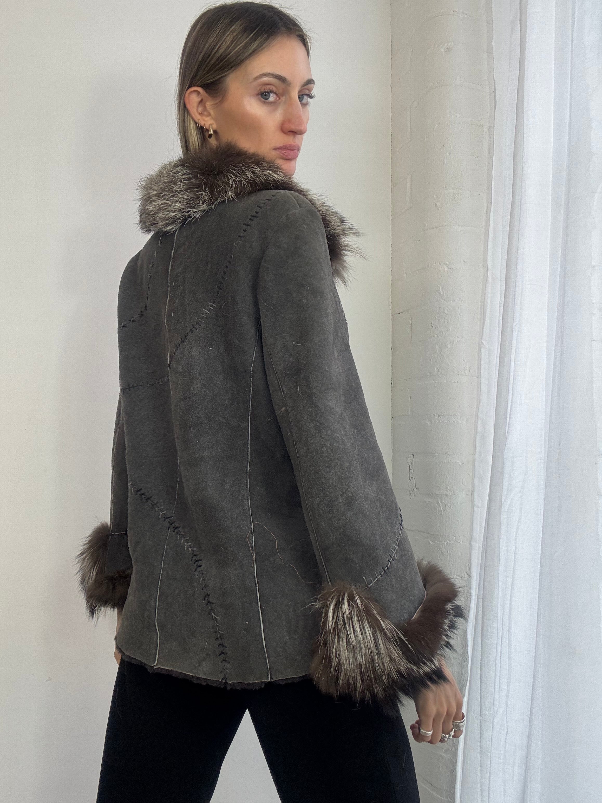 Vintage Y2K dark grey suede zip up jacket fur trim