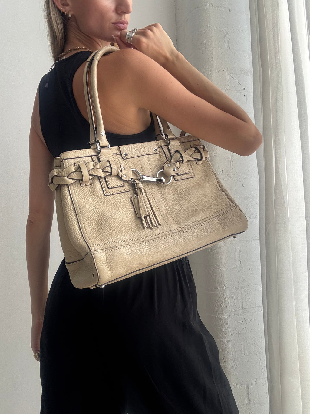 Vintage Y2K Coach Hamptons Leather Shoulder Bag – Beige Buckle Satchel Handbag