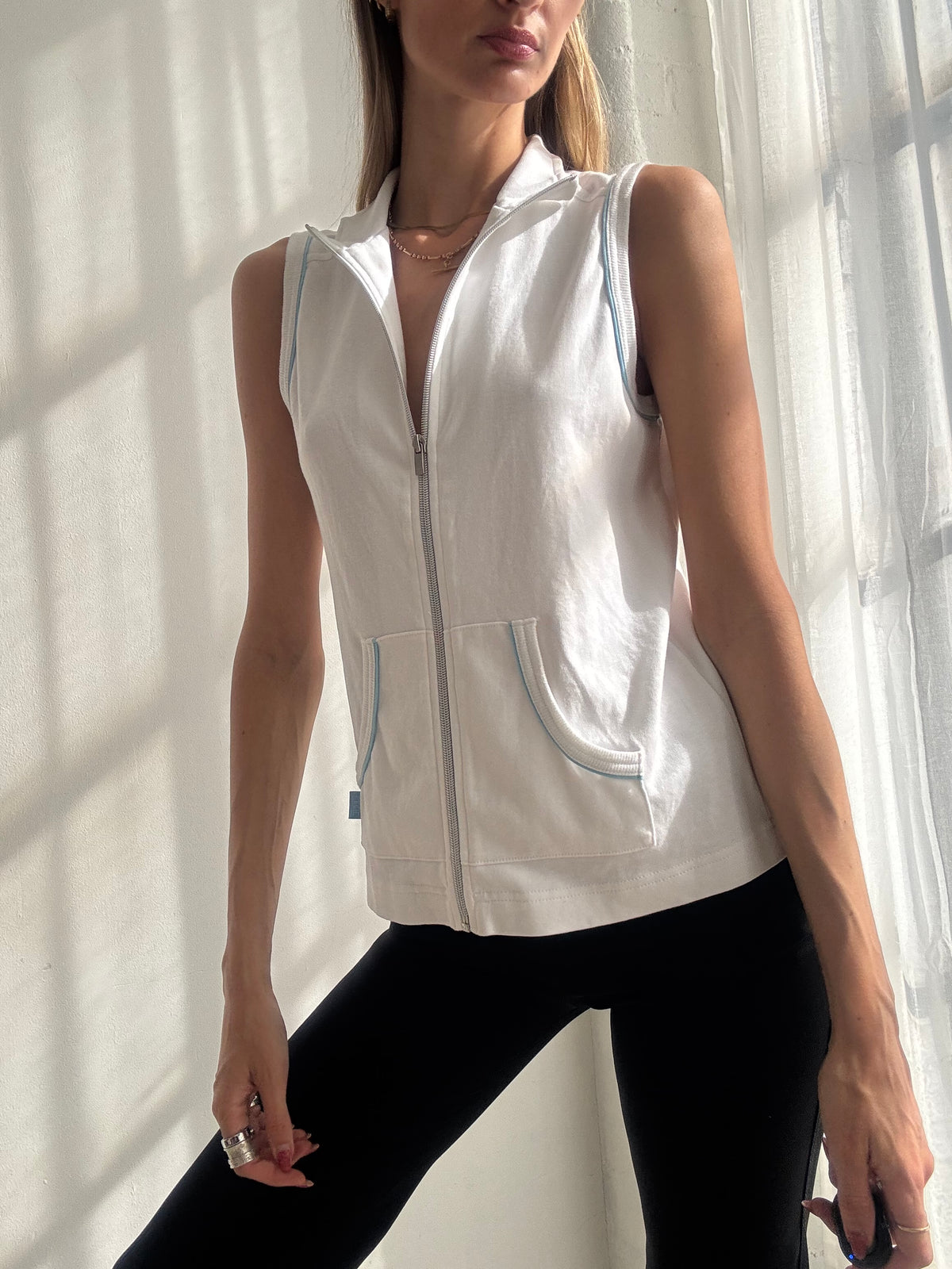Vintage Y2K White Sleeveless Zip Up Sports Top - Size L