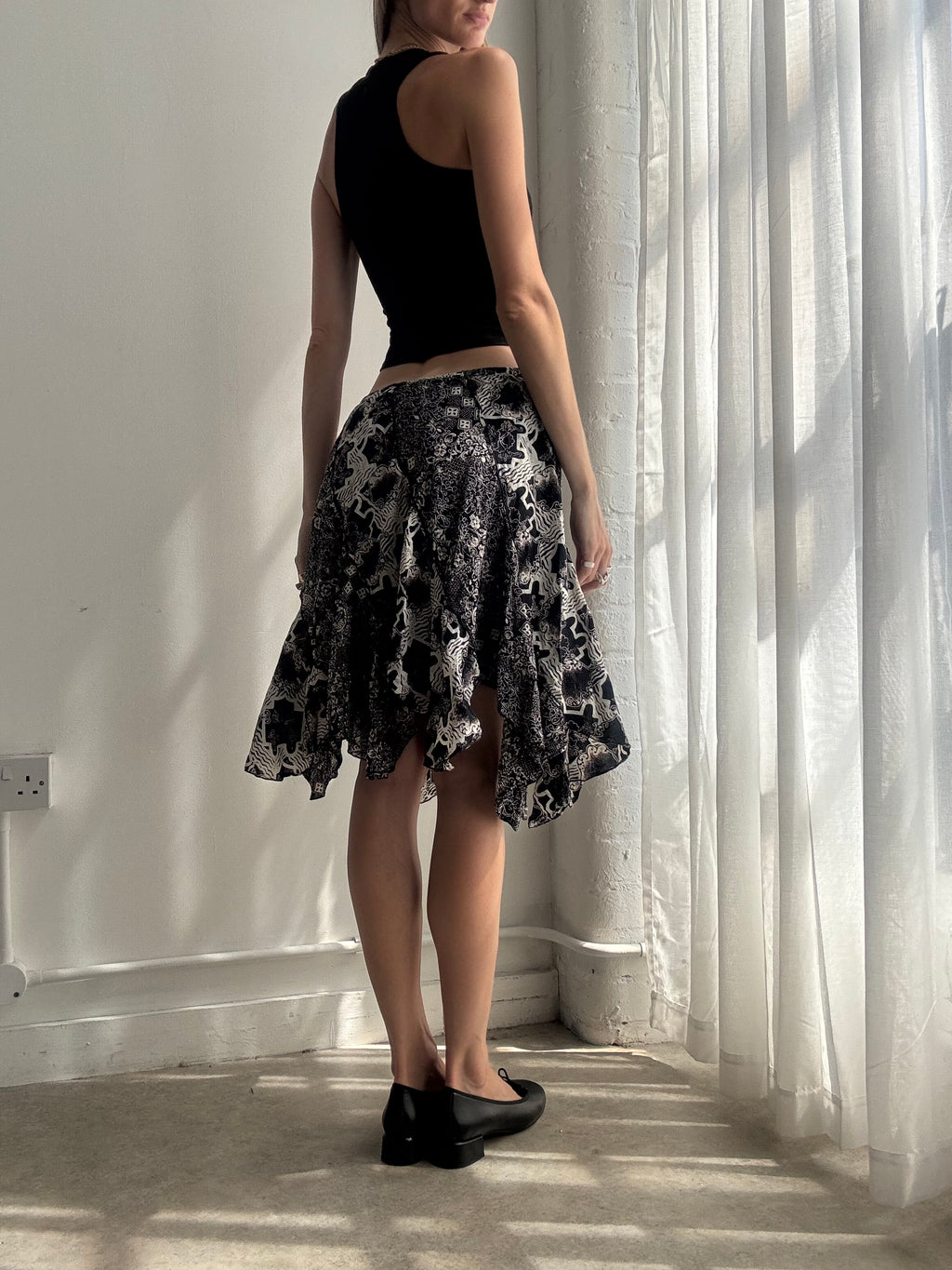 Vintage black & white handkerchief hem midi skirt - size S/M