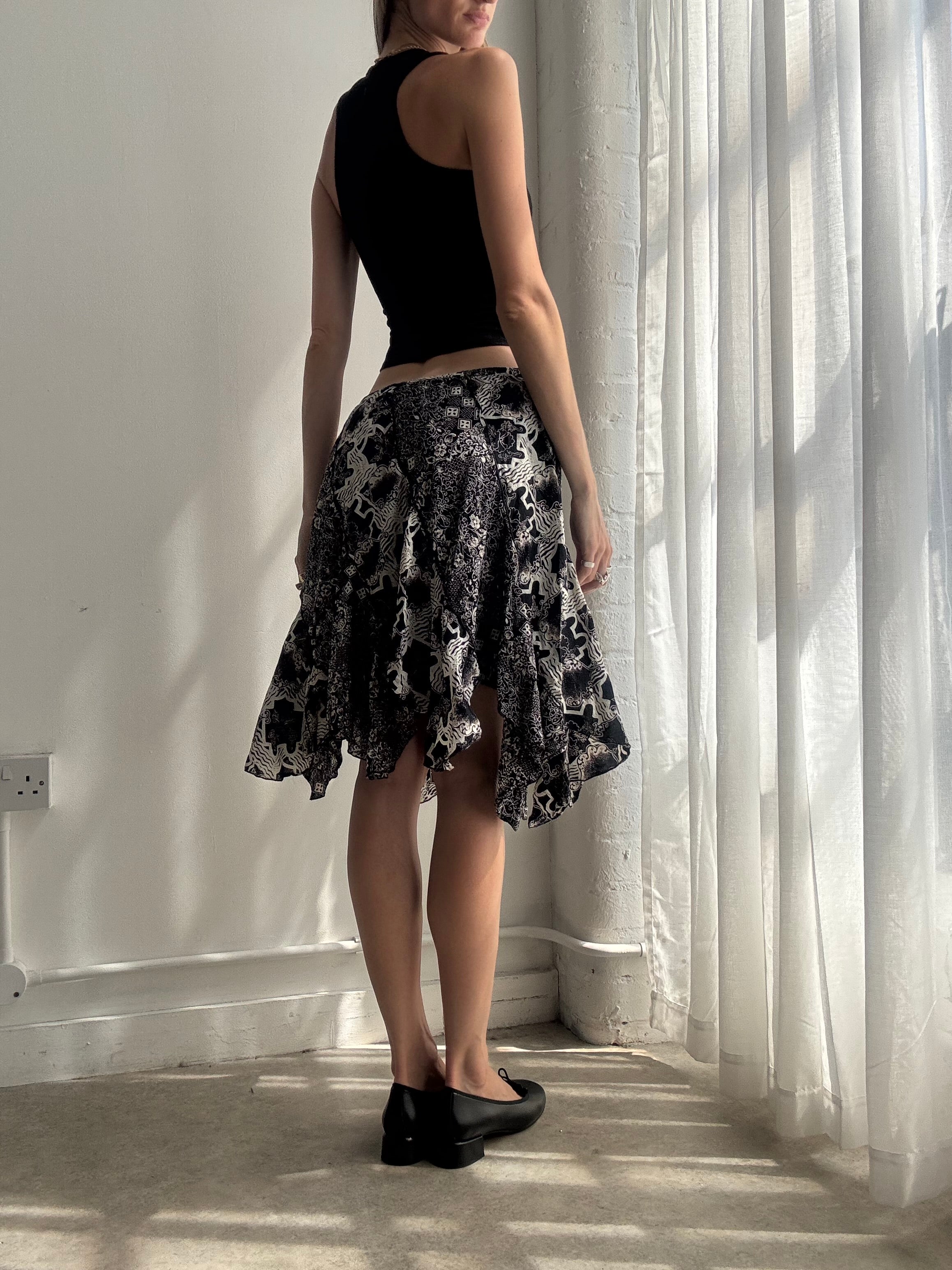 Vintage black & white handkerchief hem midi skirt - size S/M