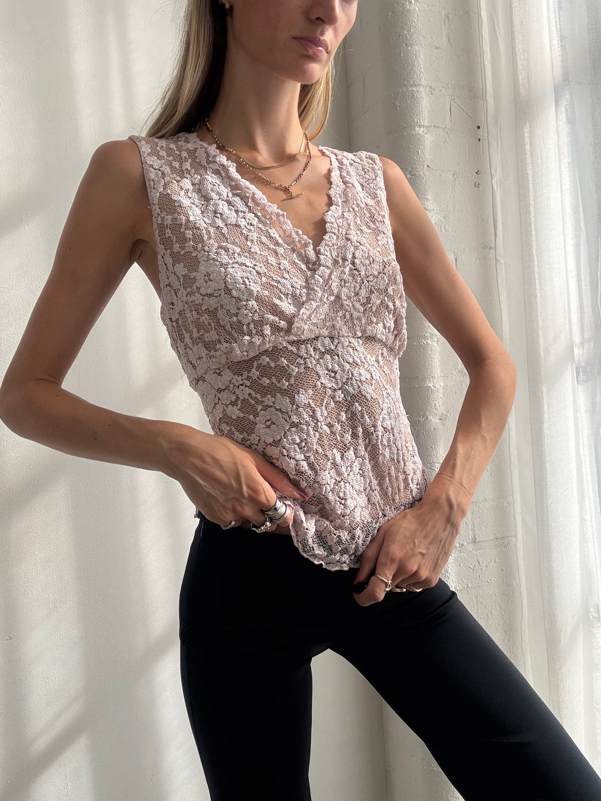 Vintage Y2K Light Pink Floral Lace V-neck Top - Size L