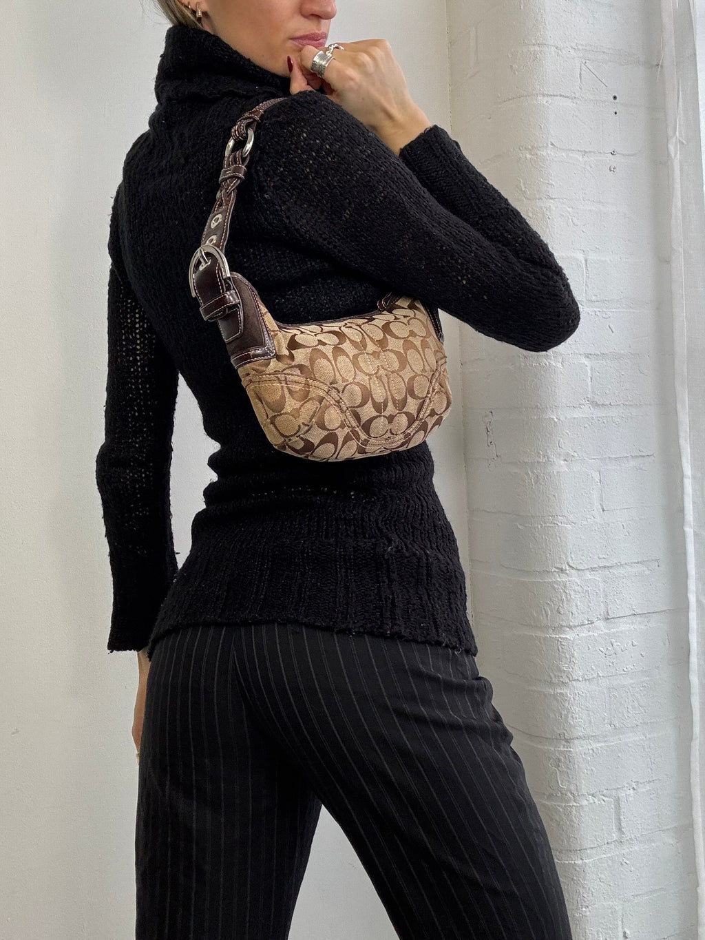 Vintage Y2K black knitted roll neck jumper