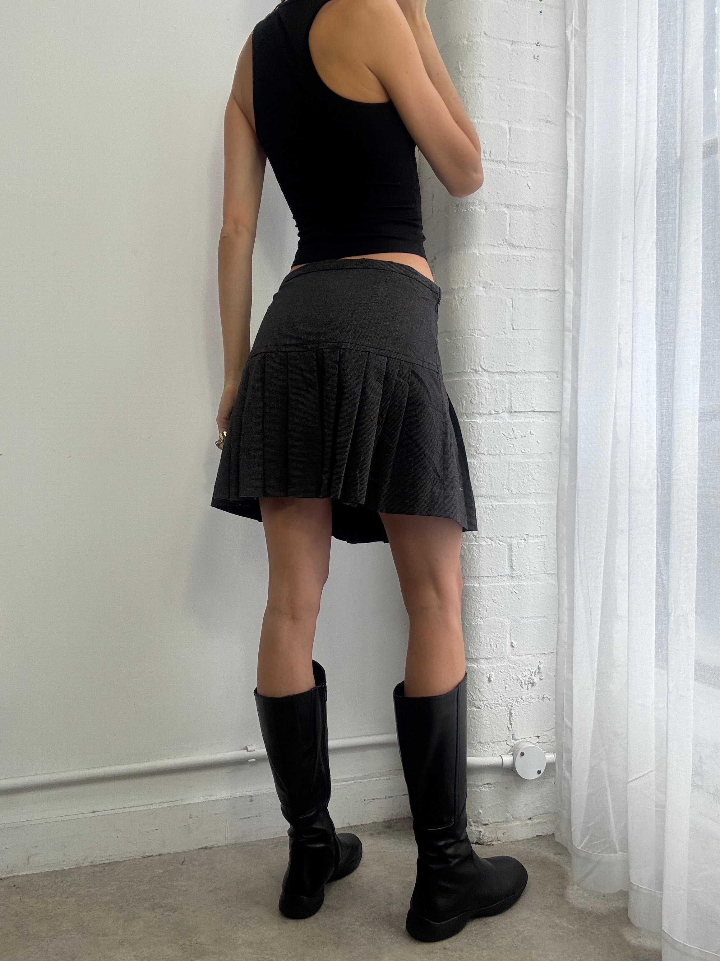 Vintage Y2K grey pleated mini skirt preppy