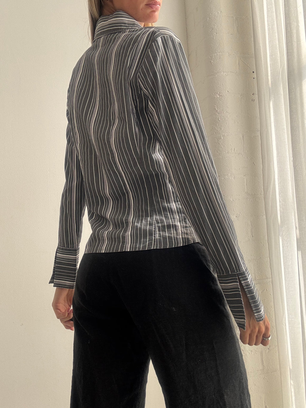 Vintage Y2K Grey & White Pinstripe Fitted Dual Zip Shirt - Size M