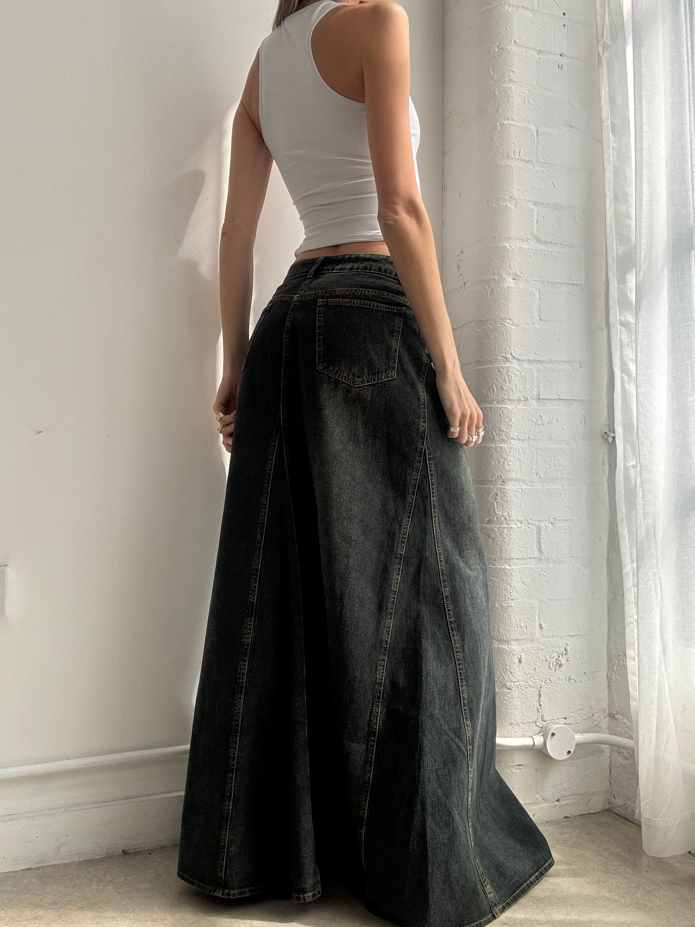 Vintage Y2K dark wash denim maxi skirt - Size M