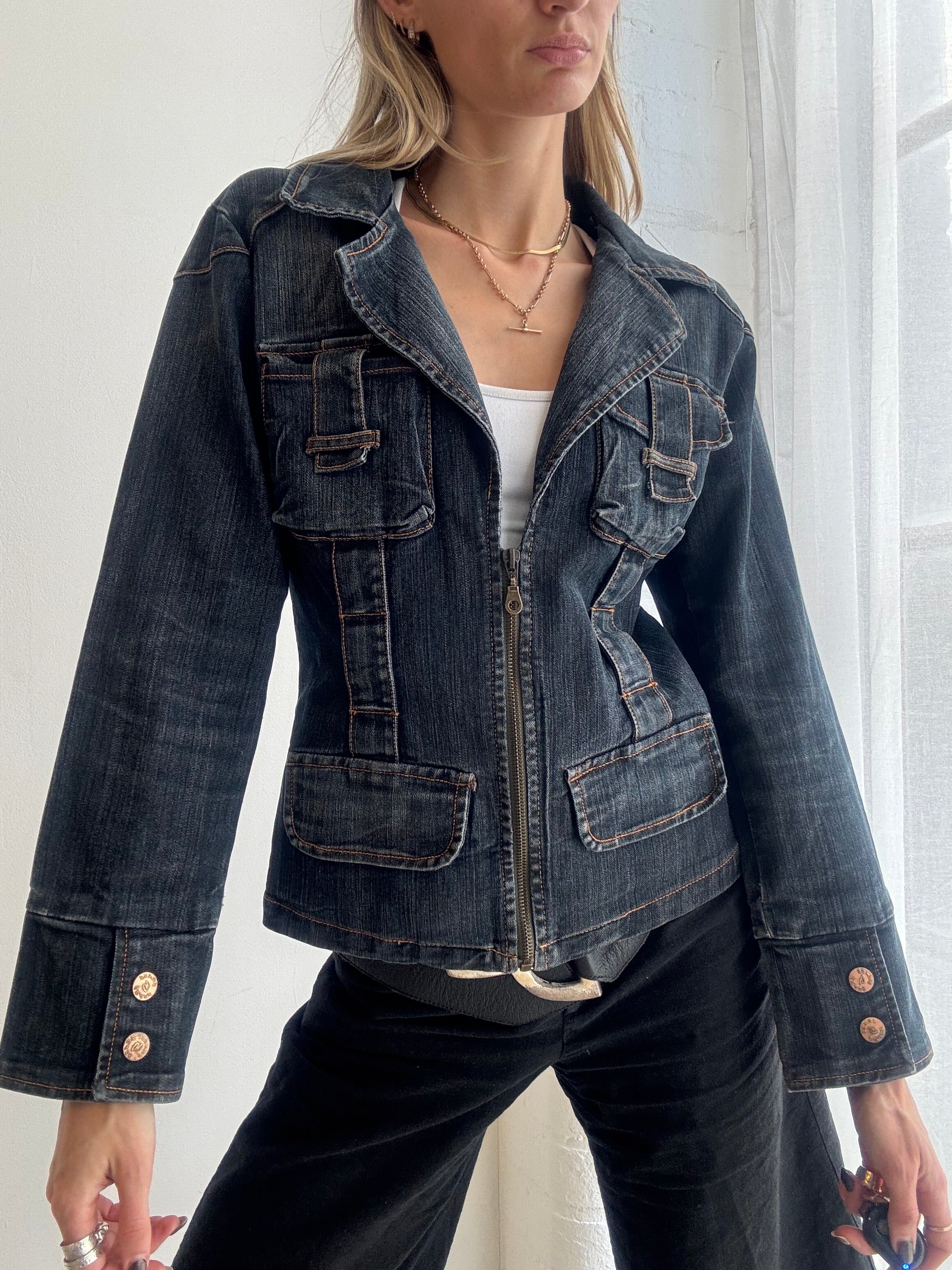 Vintage y2k dark wash fitted denim jacket - Size M
