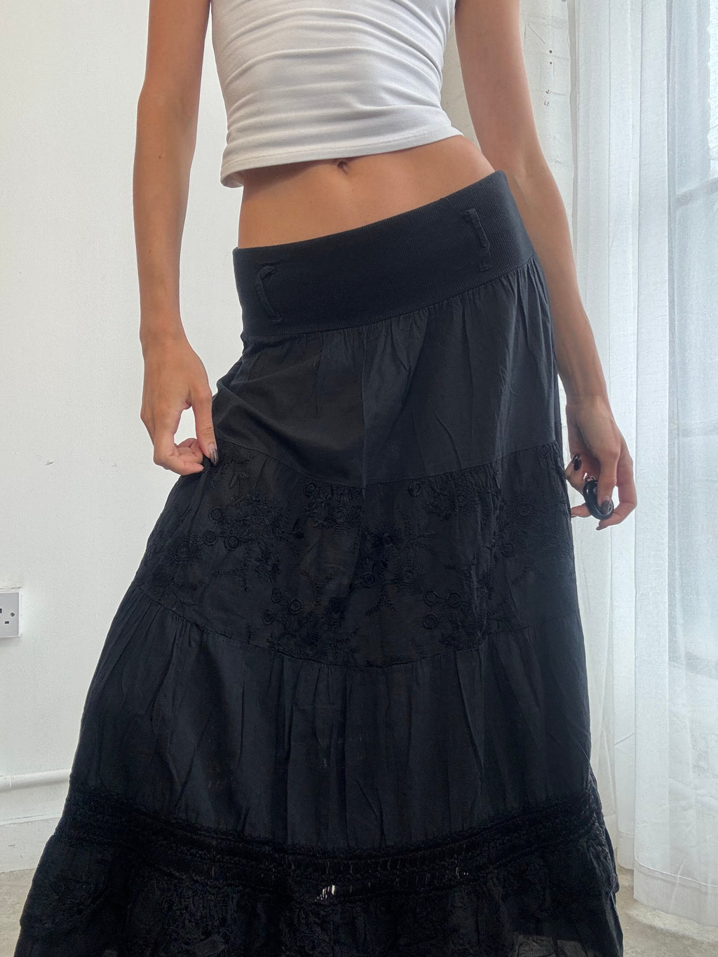 Vintage Y2K black embroidered boho maxi skirt - Size S