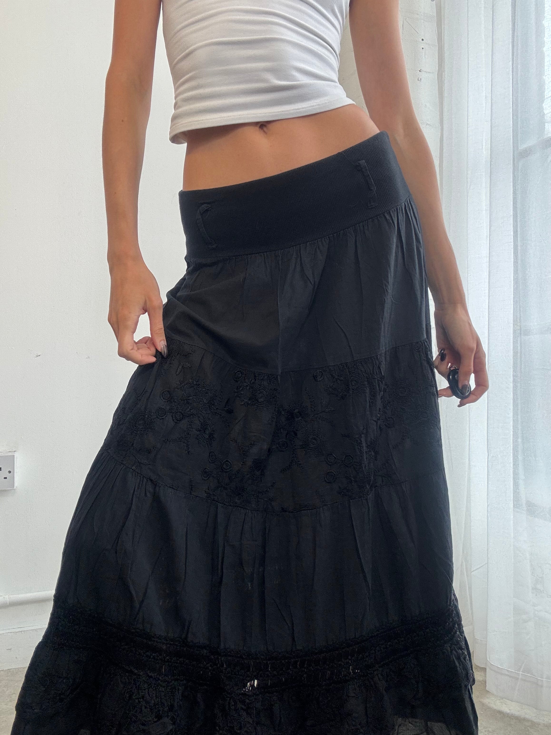 Vintage Y2K black embroidered boho maxi skirt - Size S