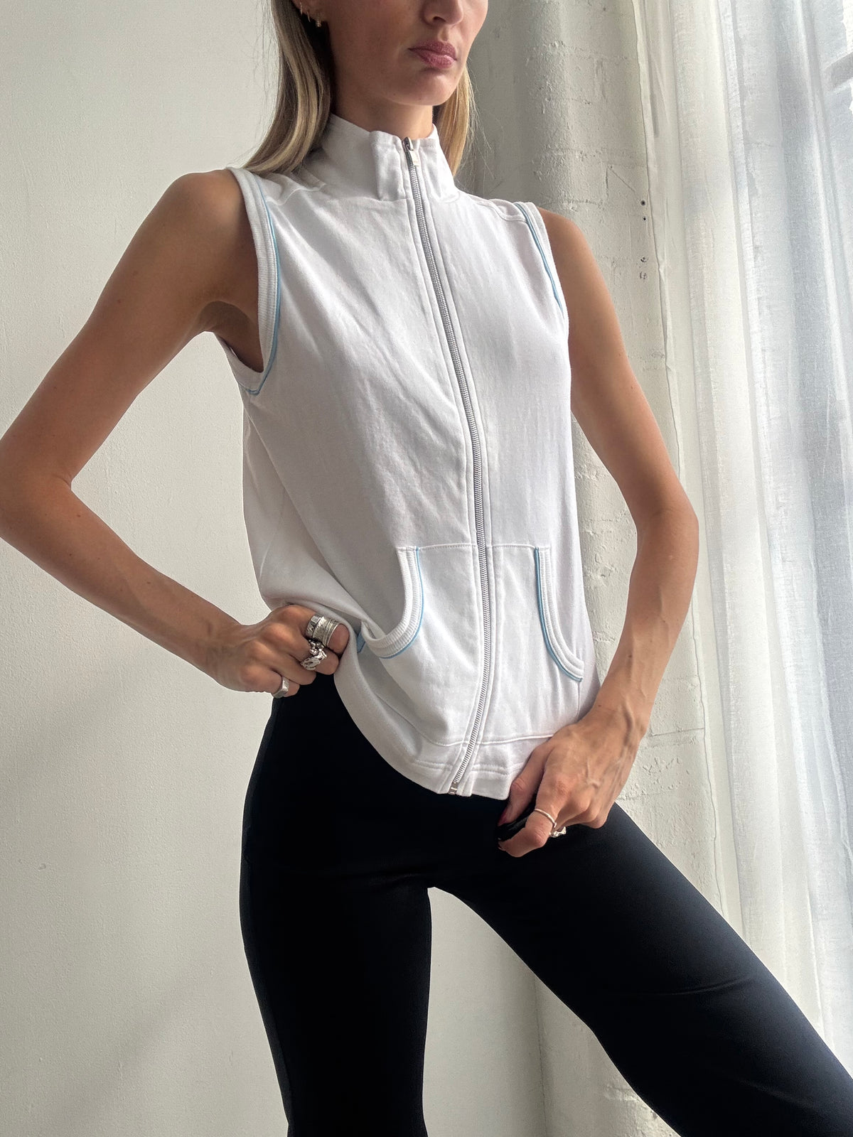 Vintage Y2K White Sleeveless Zip Up Sports Top - Size L