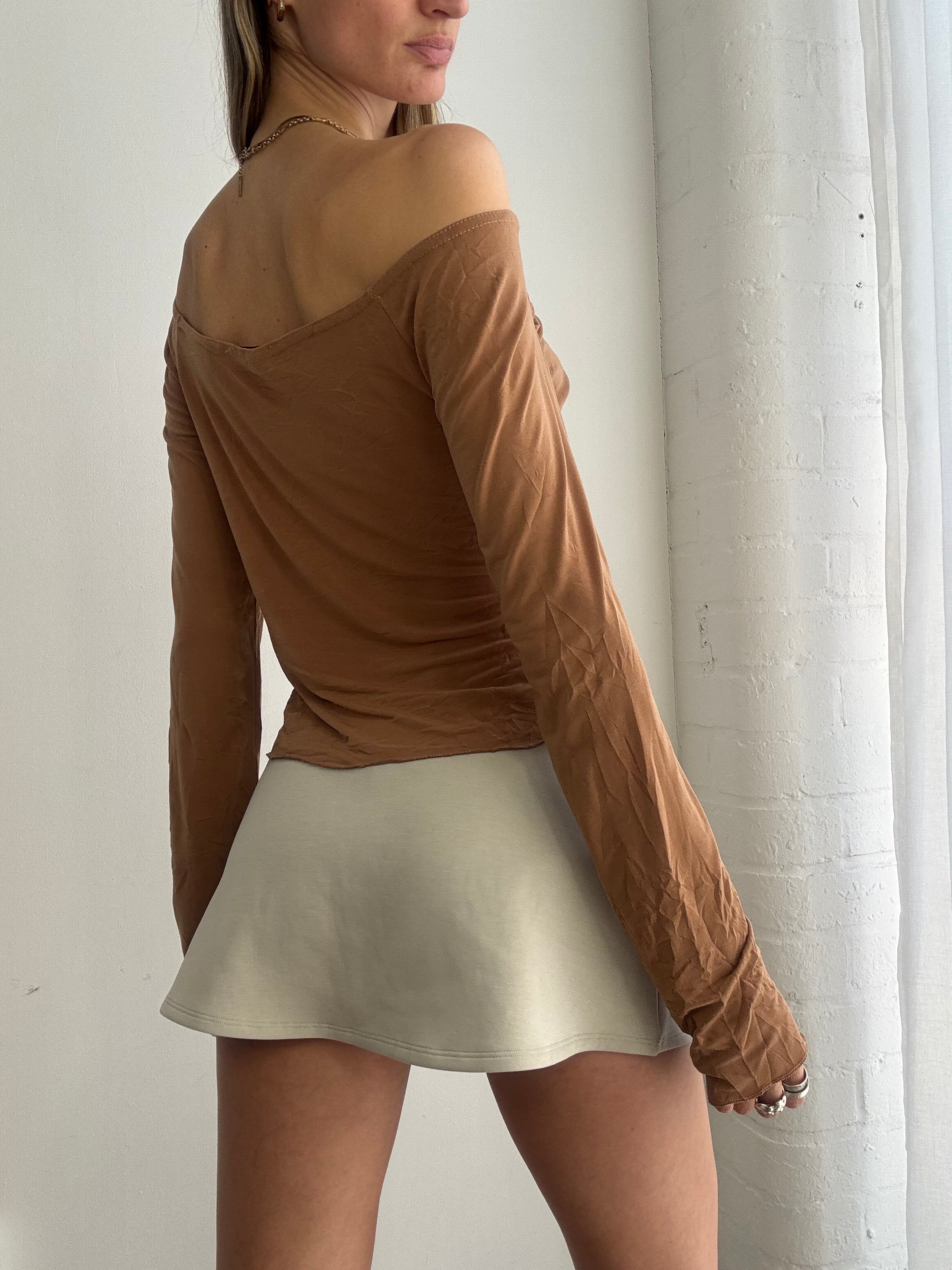 Vintage Y2K ruched caramel long sleeve buckle top - Size L