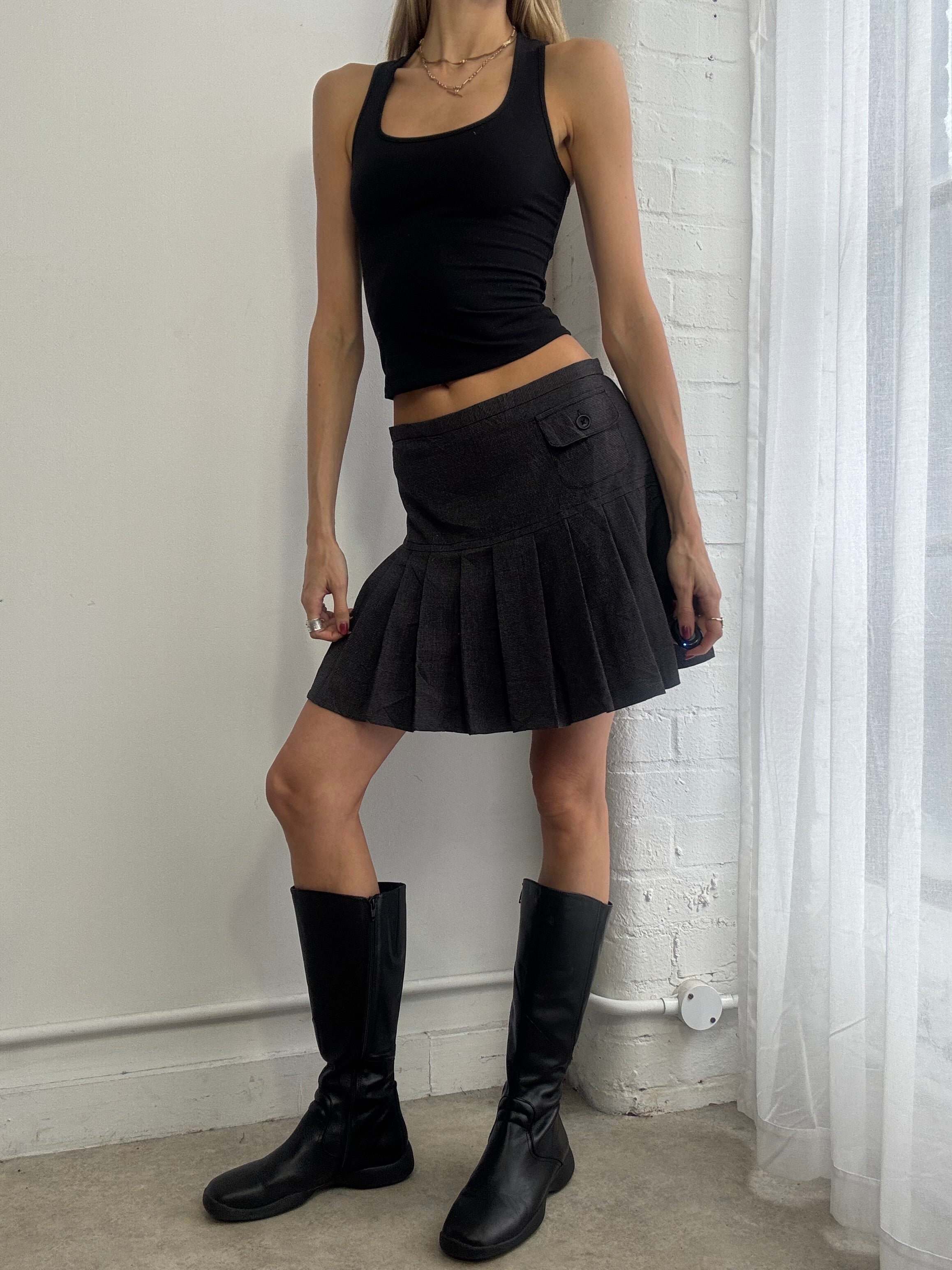 Vintage Y2K grey pleated mini skirt preppy