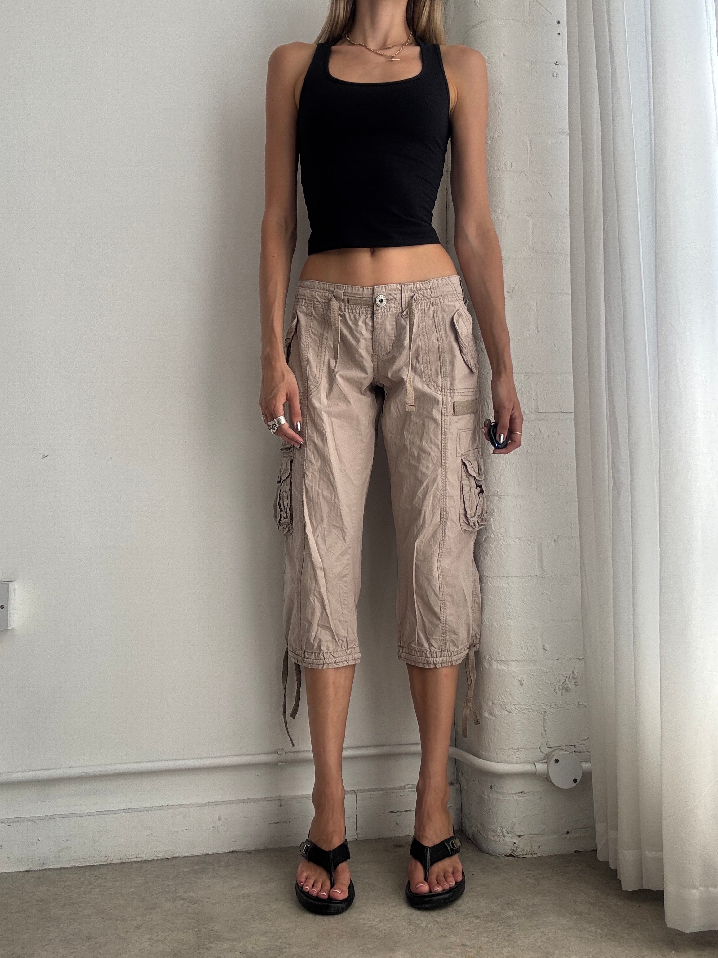 Vintage Y2K Beige Cargo Capri Trousers – Low Rise Utility Crop Pants - Size M