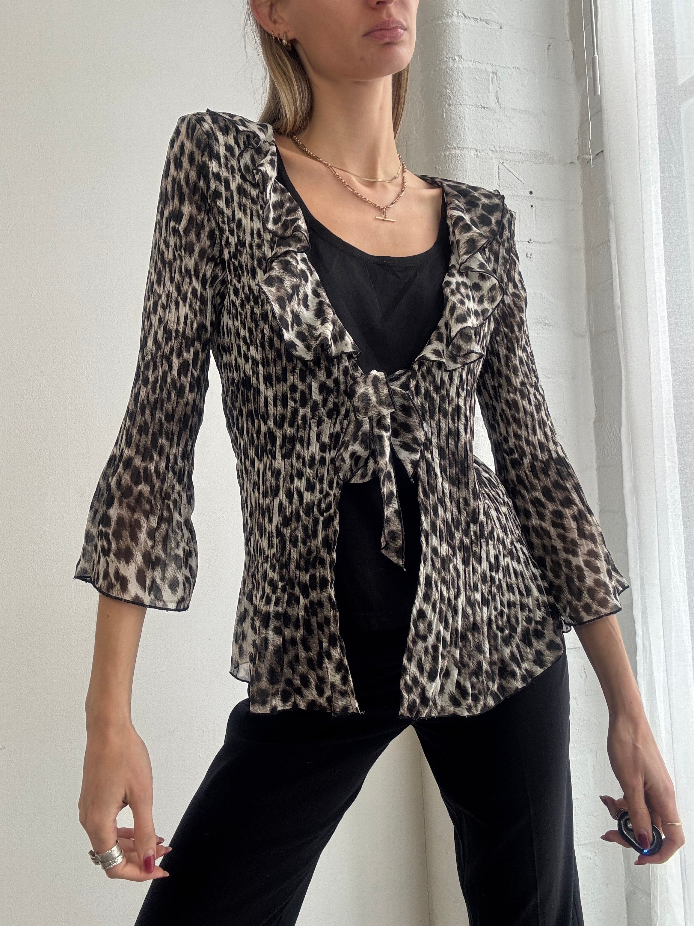 Vintage Y2K leopard print tie-front blouse
