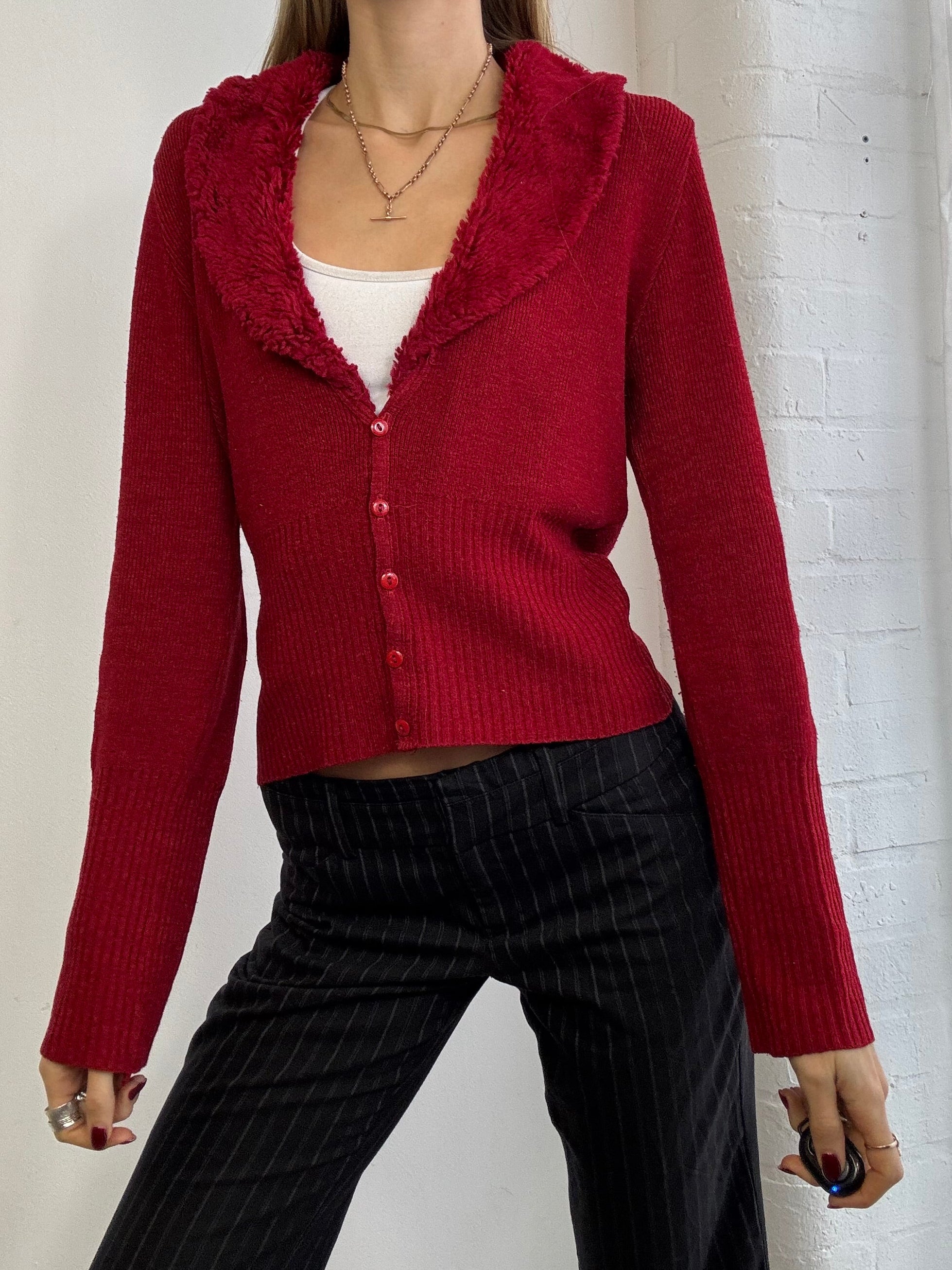 Vintage 90s red knitted cardigan faux fur trim