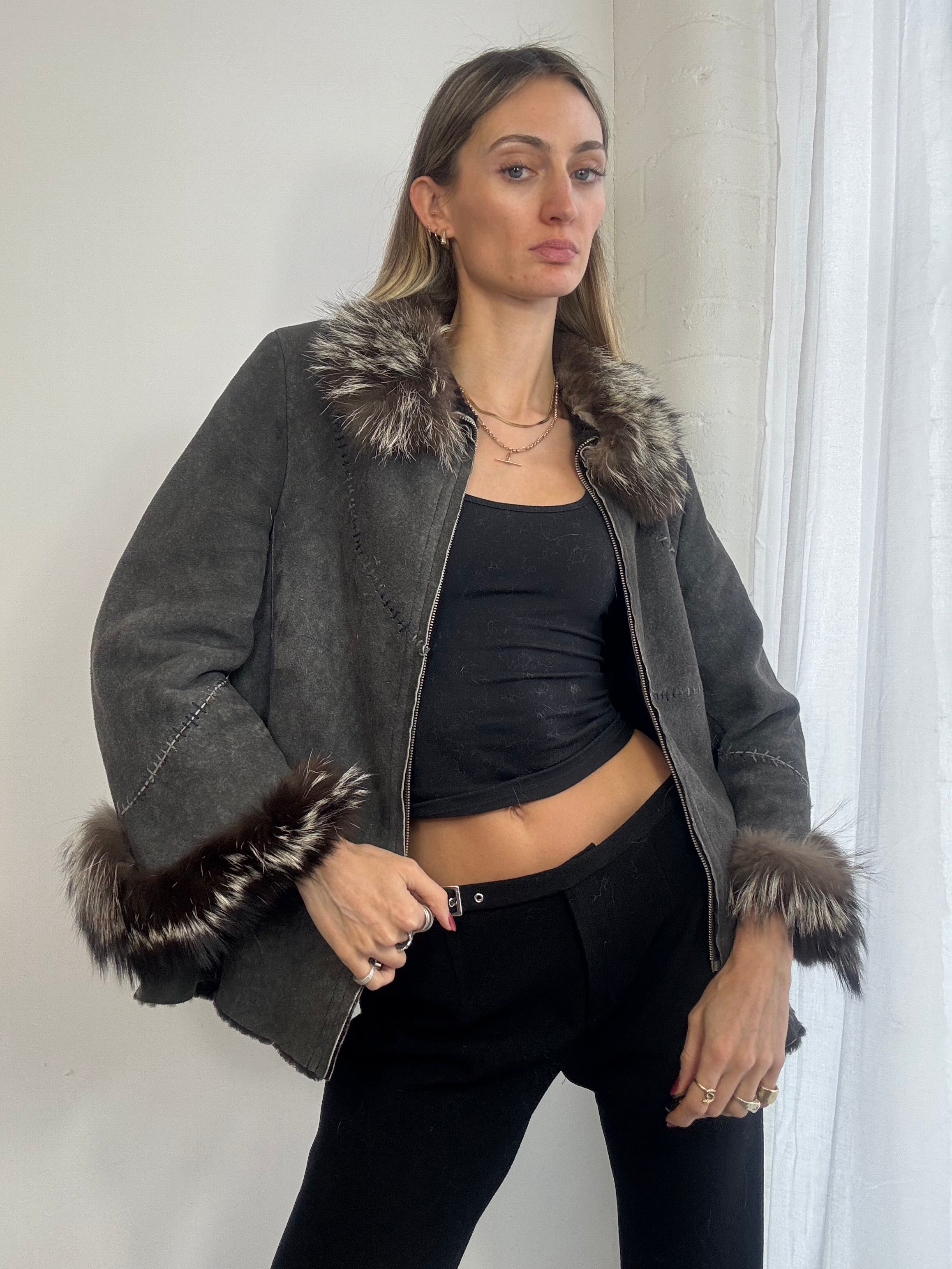 Vintage Y2K dark grey suede zip up jacket fur trim