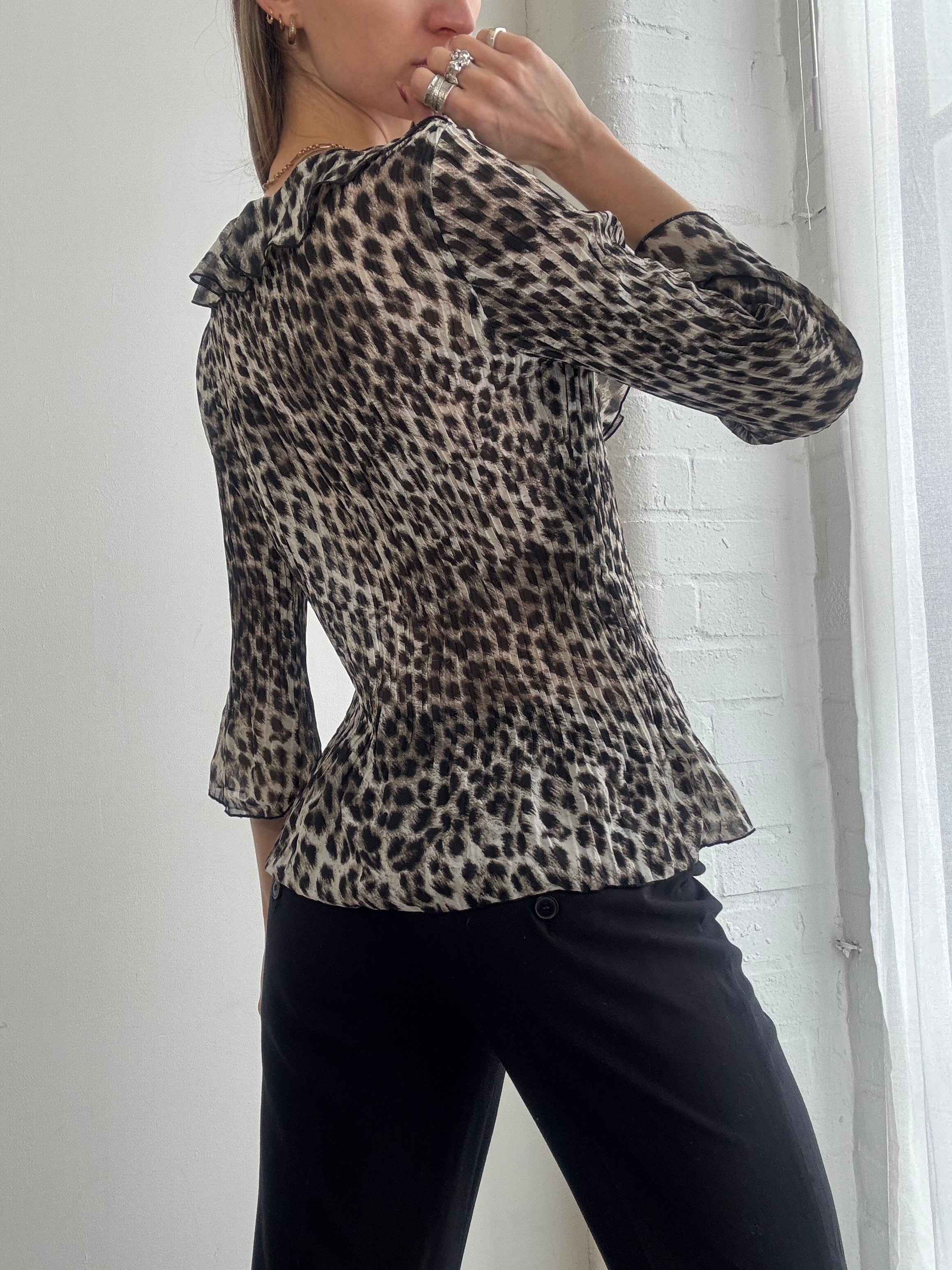 Vintage Y2K leopard print tie-front blouse