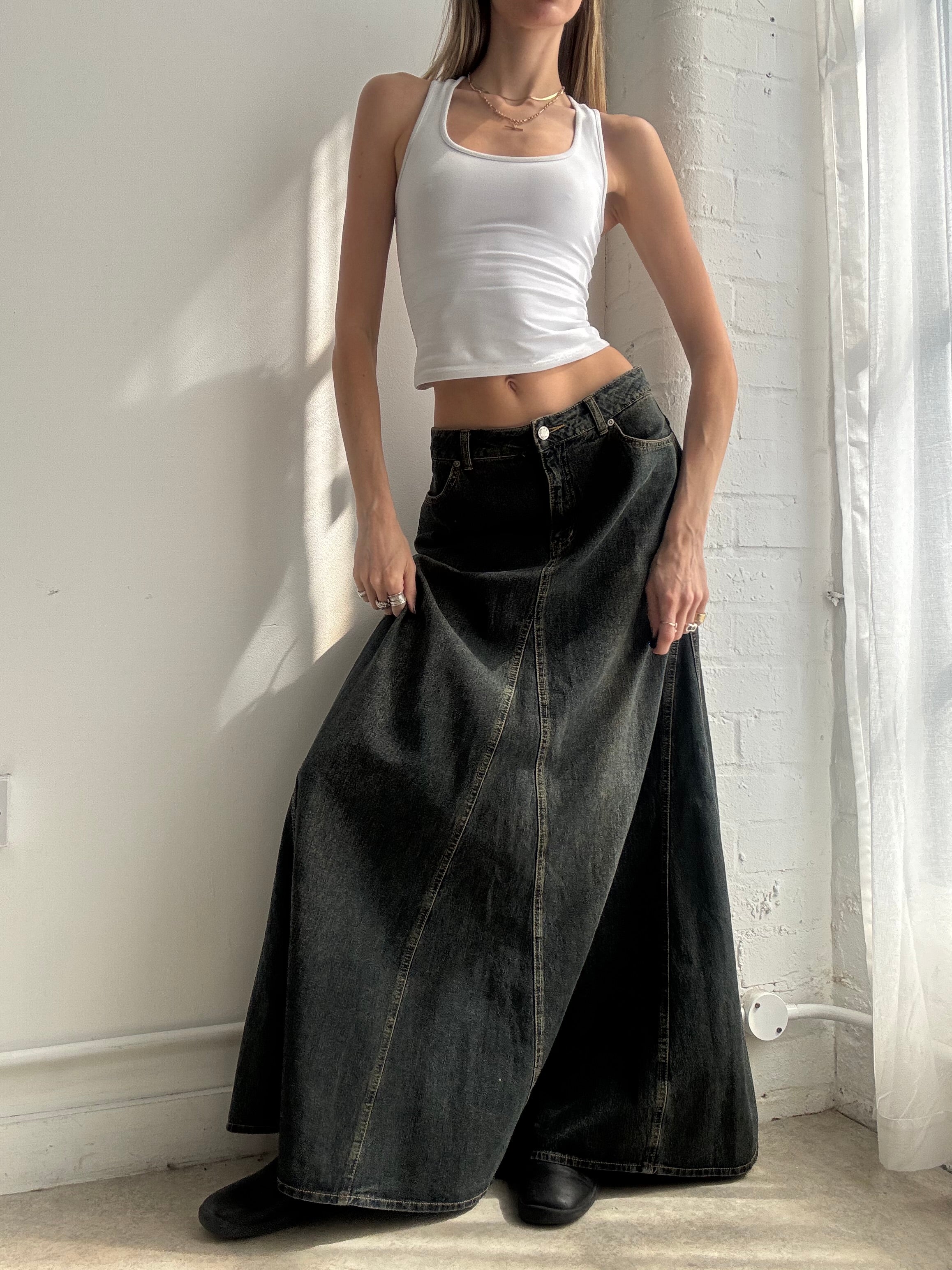 Vintage Y2K dark wash denim maxi skirt - Size M