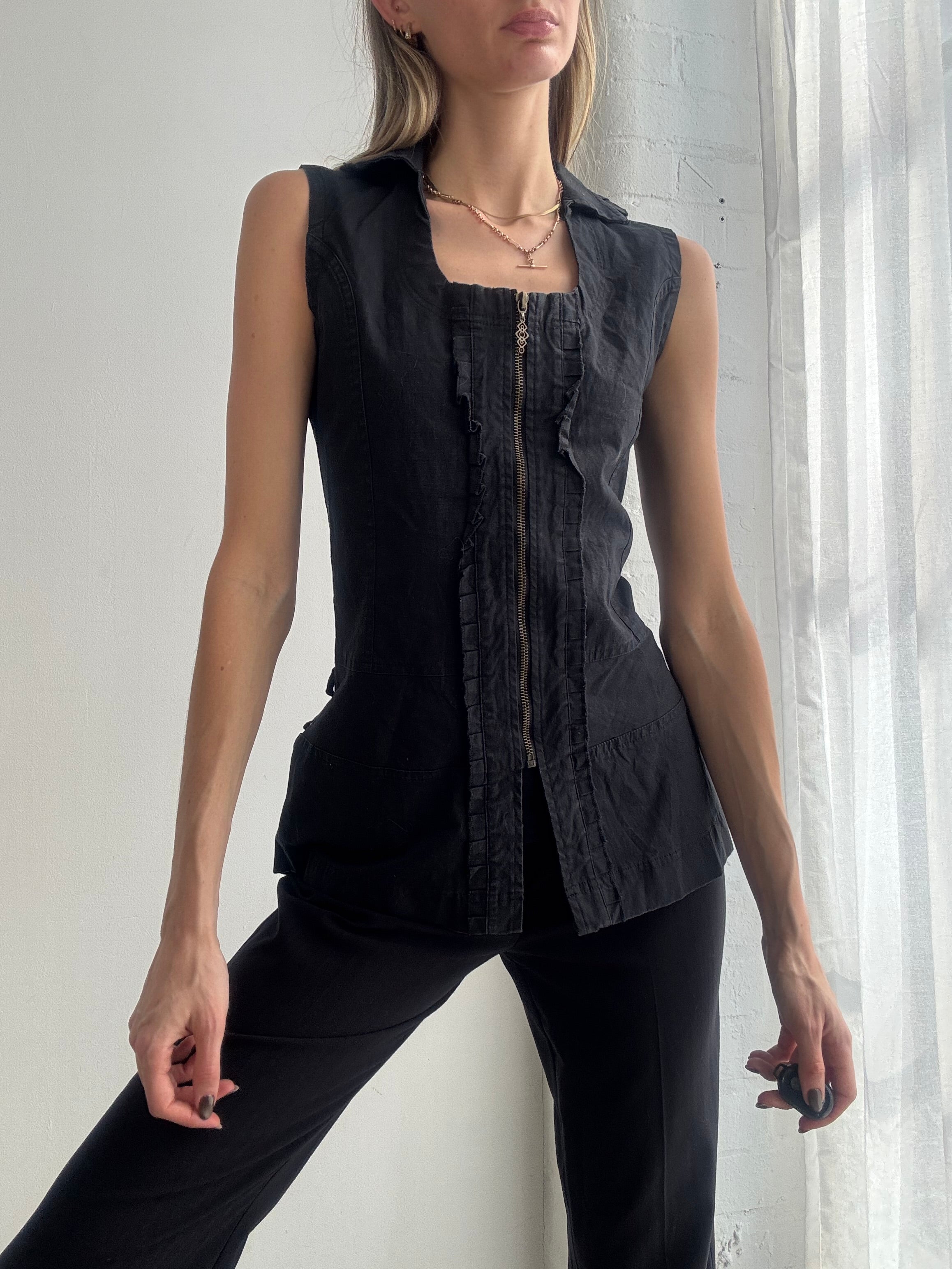 Vintage Y2K black structured sleeveless zip top