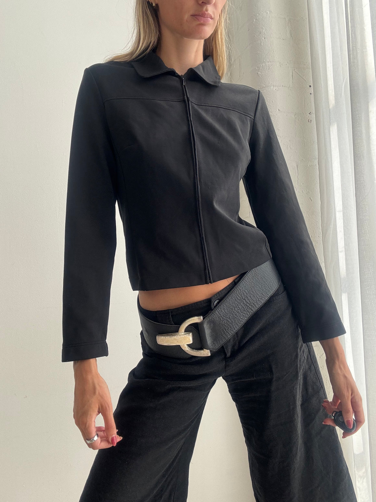 Vintage Y2K Black Minimalist Fitted Zip-Up Top - Size S