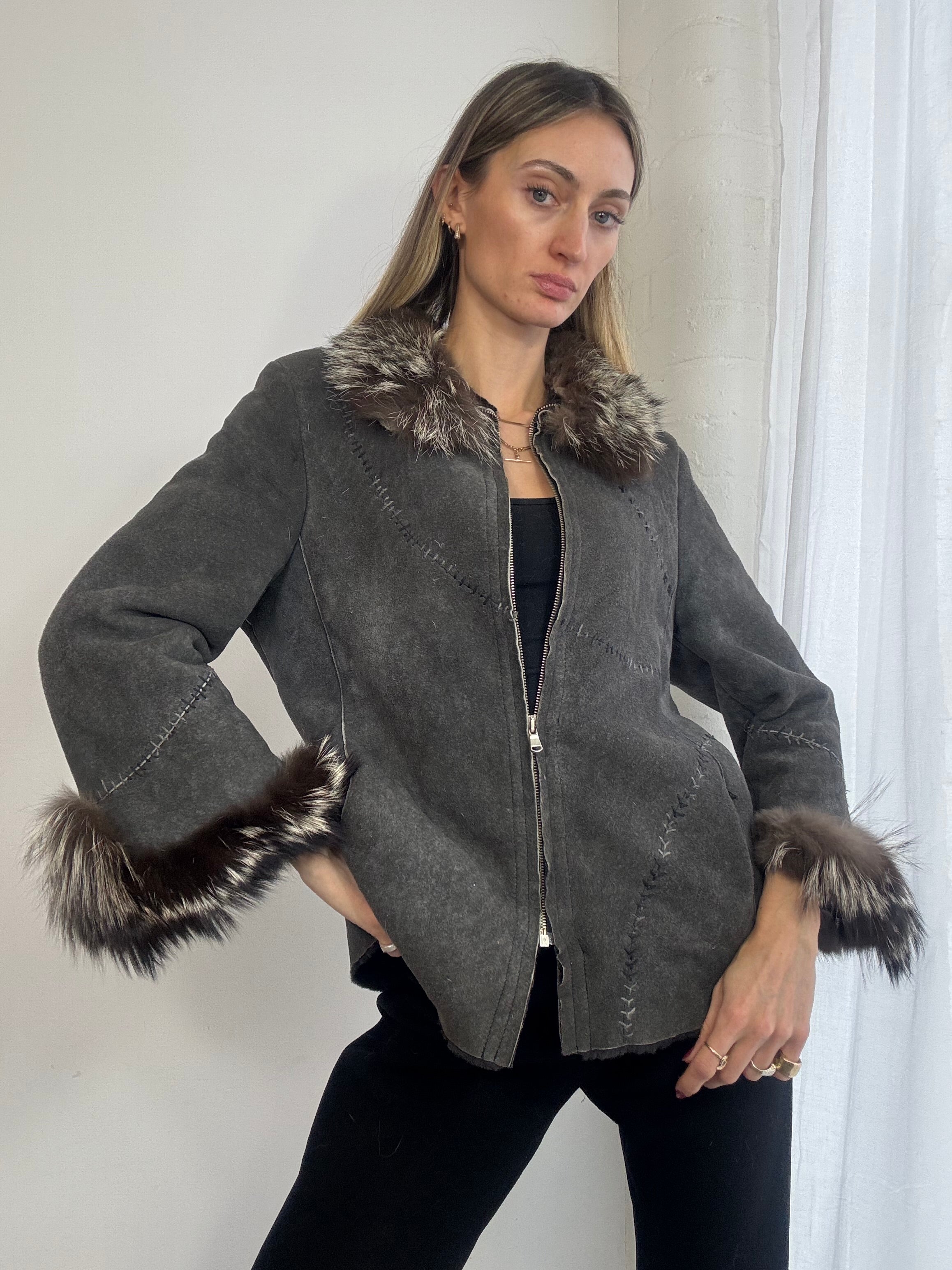 Vintage Y2K dark grey suede zip up jacket fur trim
