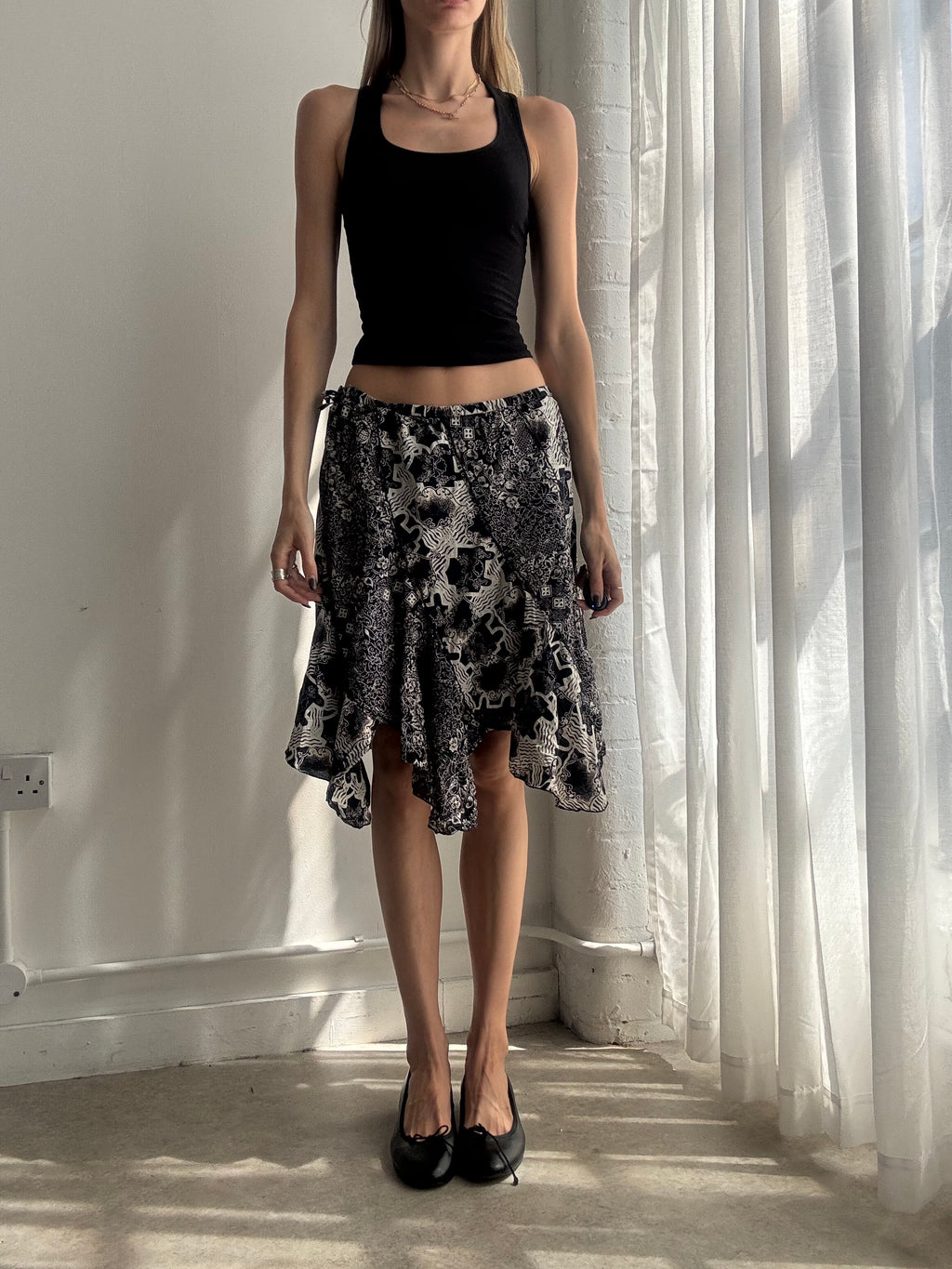 Vintage black & white handkerchief hem midi skirt - size S/M