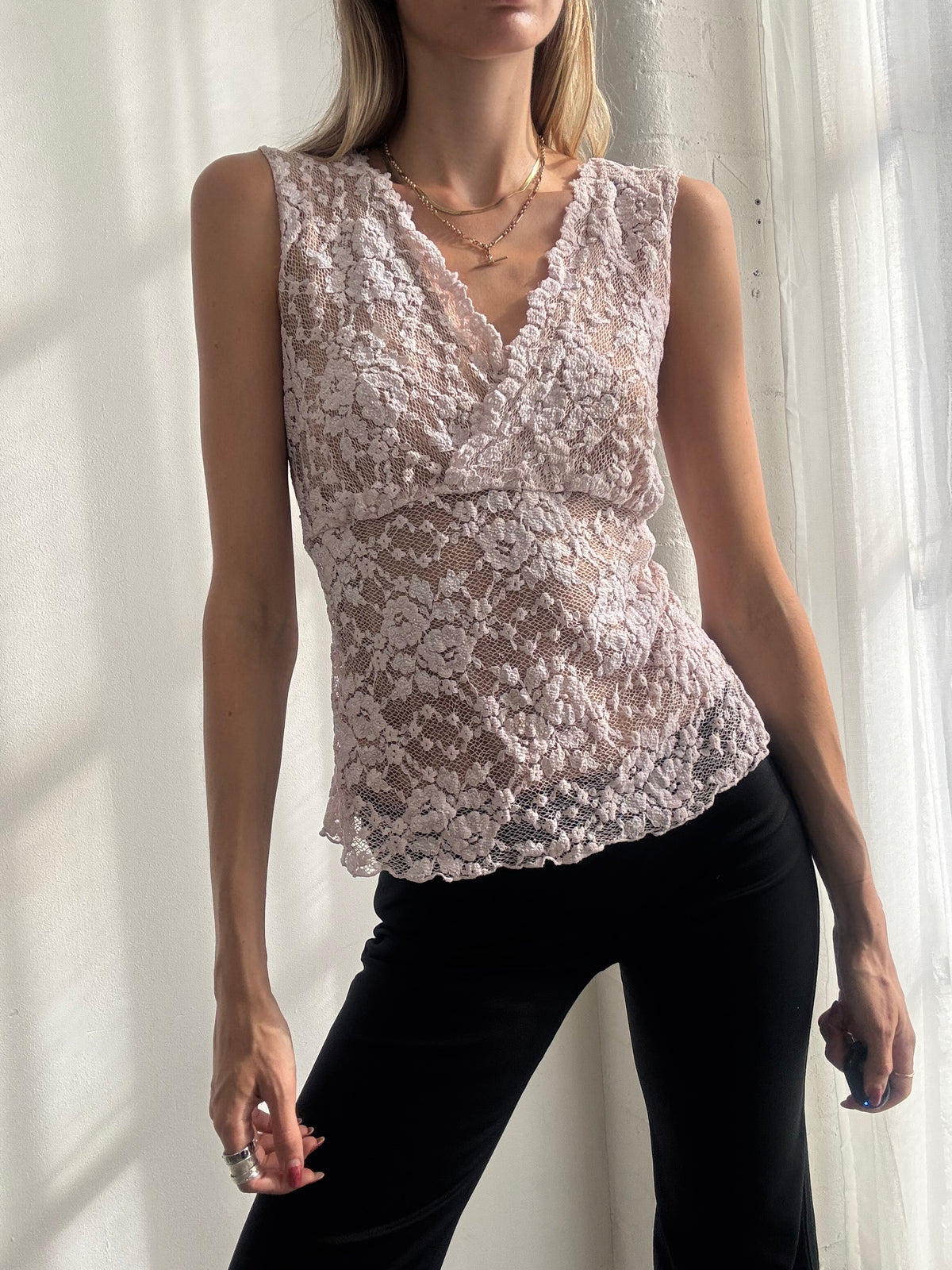 Vintage Y2K Light Pink Floral Lace V-neck Top - Size L