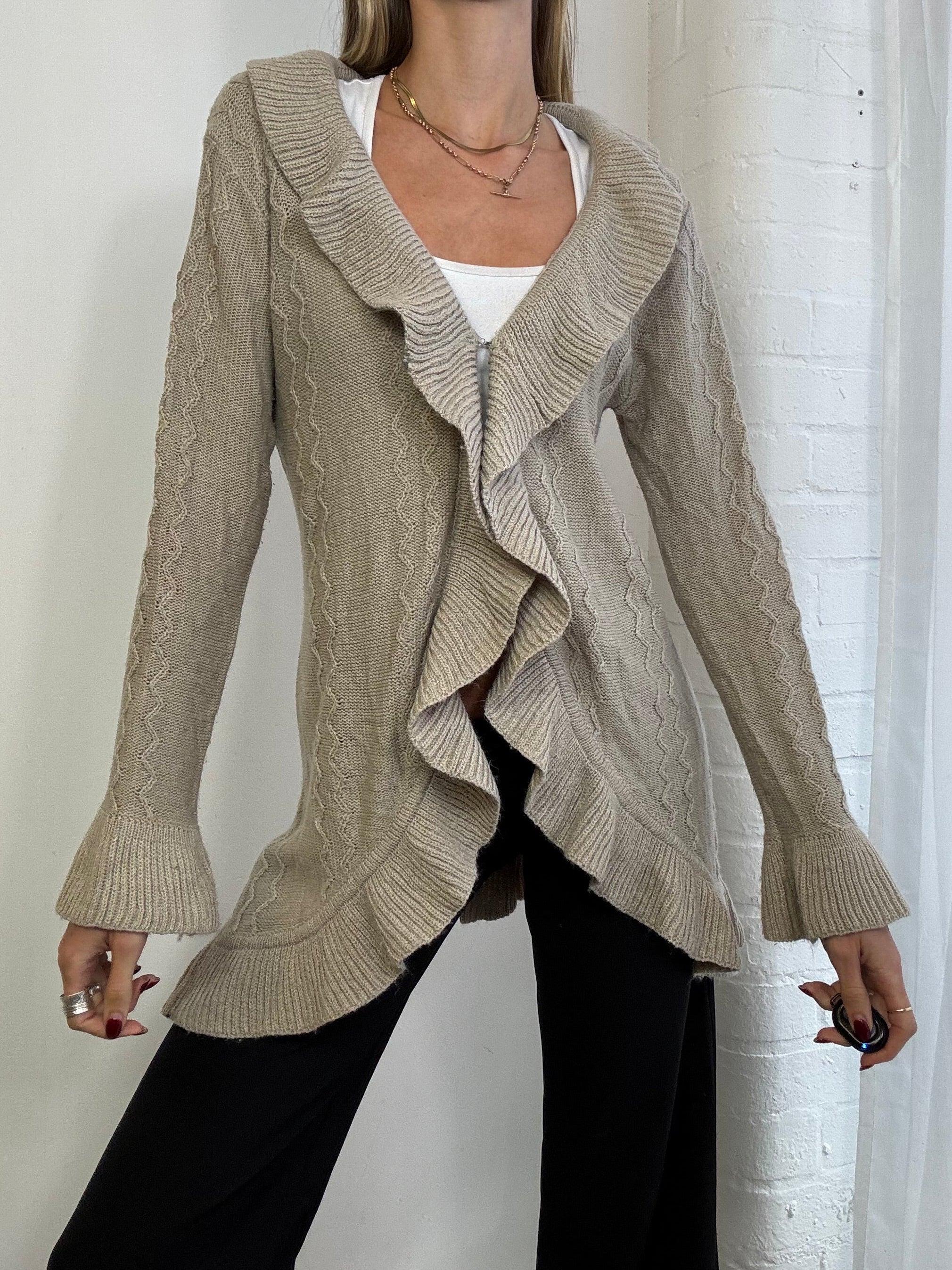Vintage Y2K knitted ruffle cardigan beige