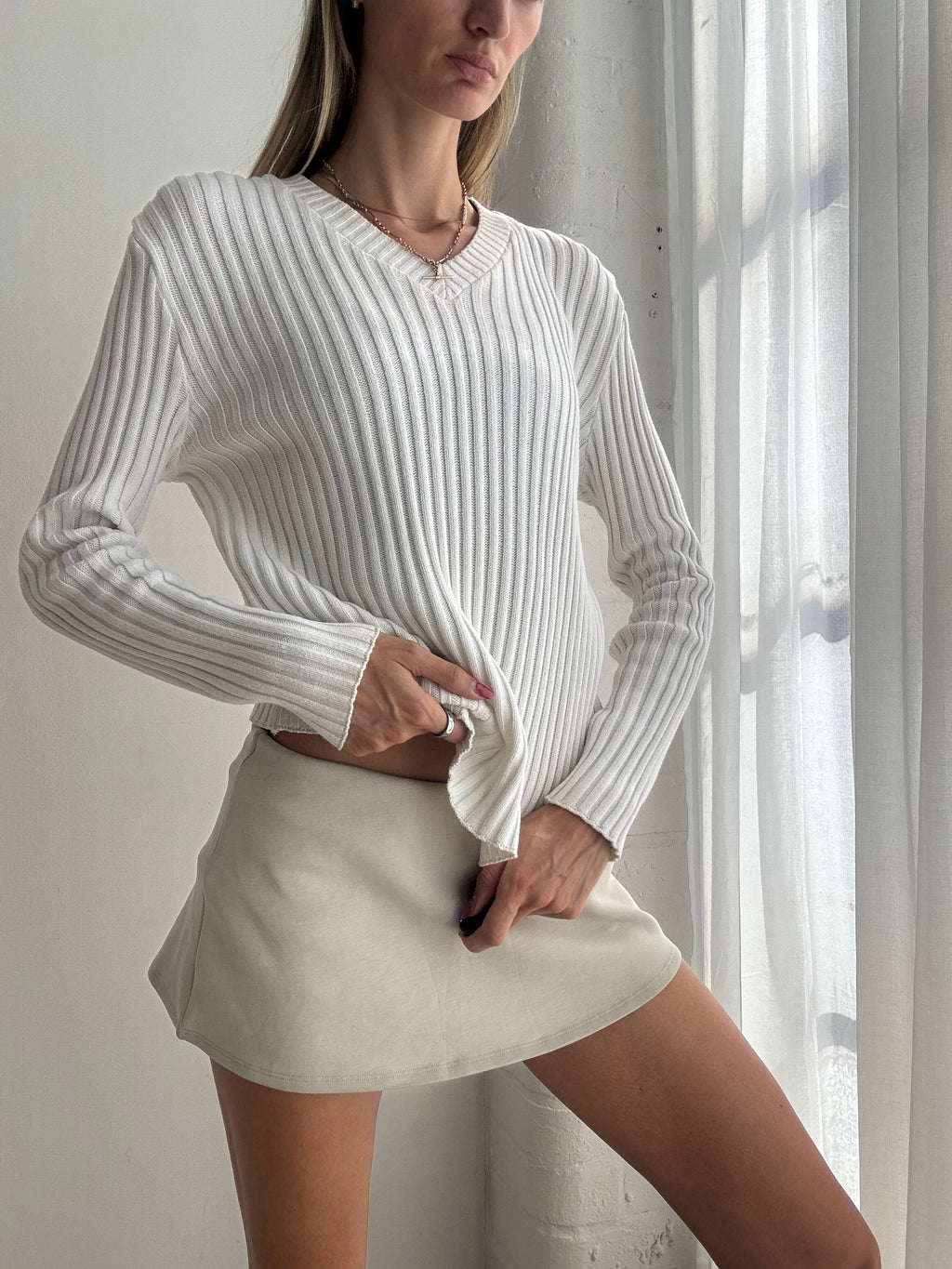 Vintage Y2K White Ribbed V Neck Knit Top Jumper - Size M