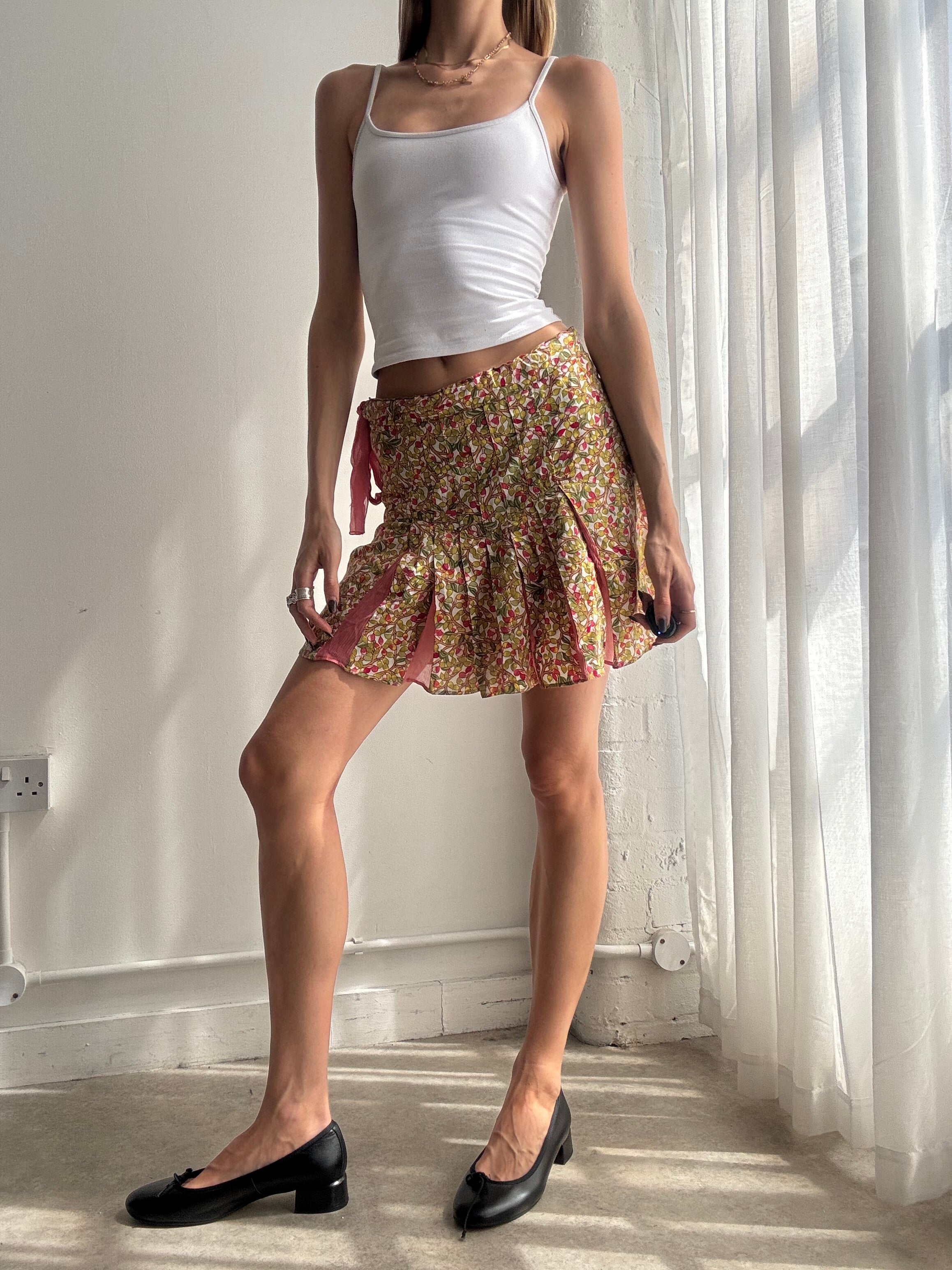 Vintage Y2K floral pleated mini skirt - size XS
